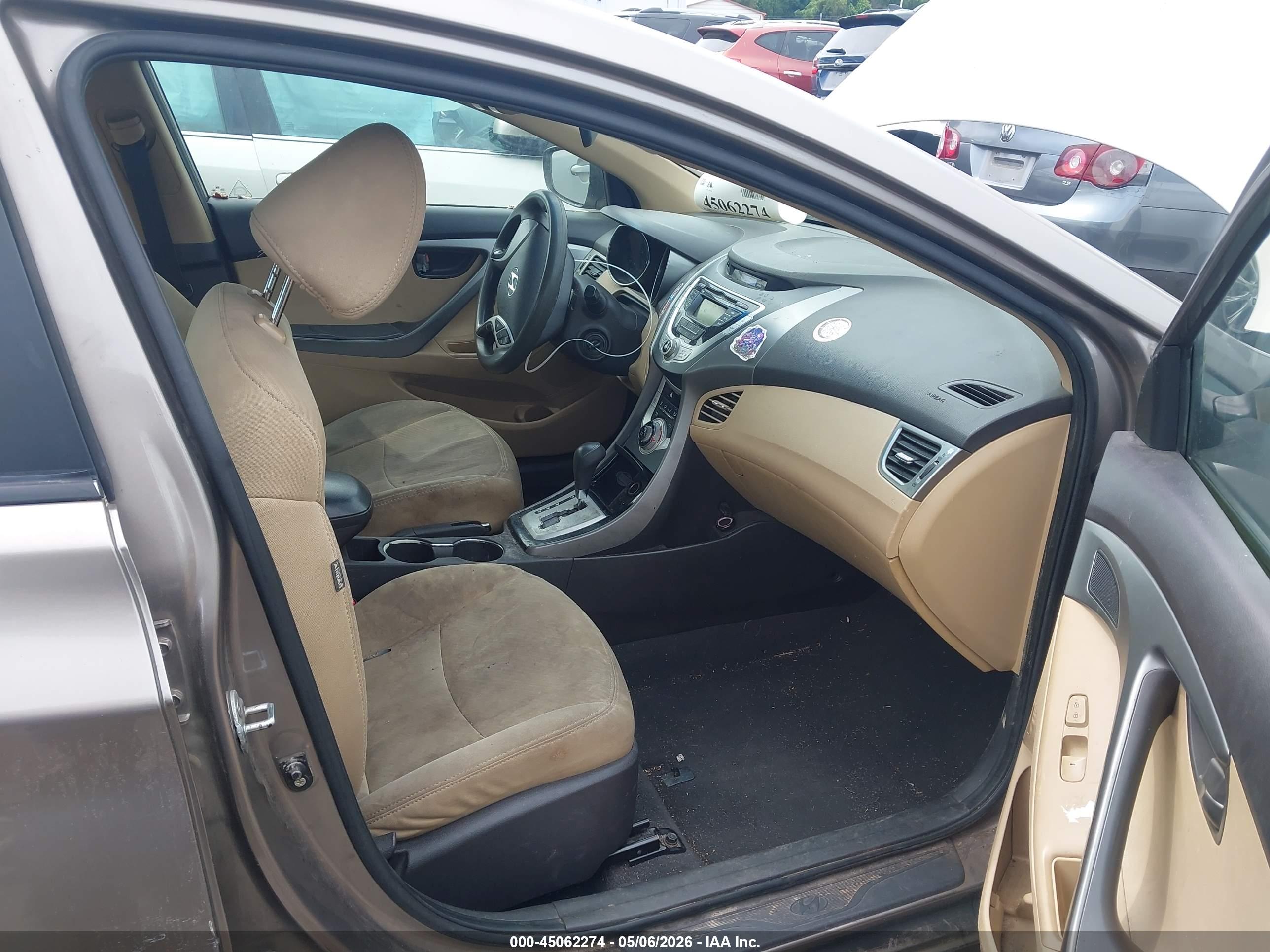 HYUNDAI ELANTRA image 5