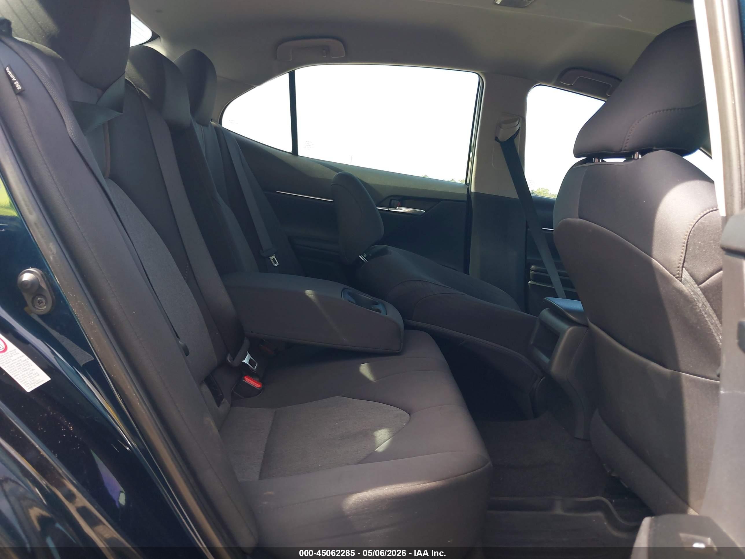 TOYOTA CAMRY image 8