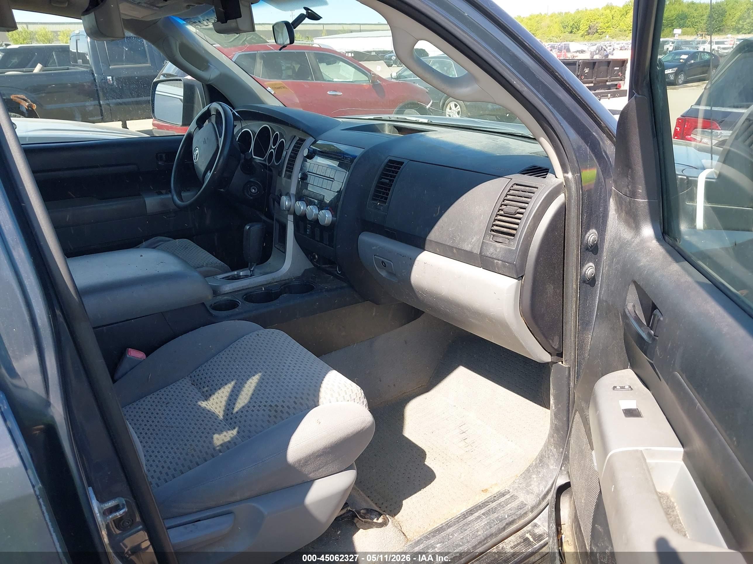TOYOTA TUNDRA image 5