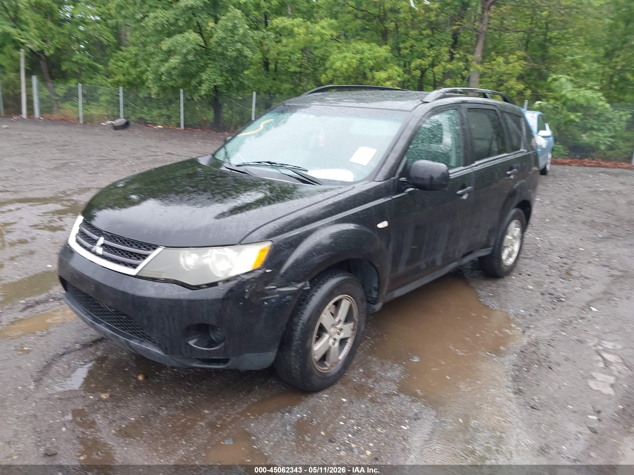 MITSUBISHI OUTLANDER image 2
