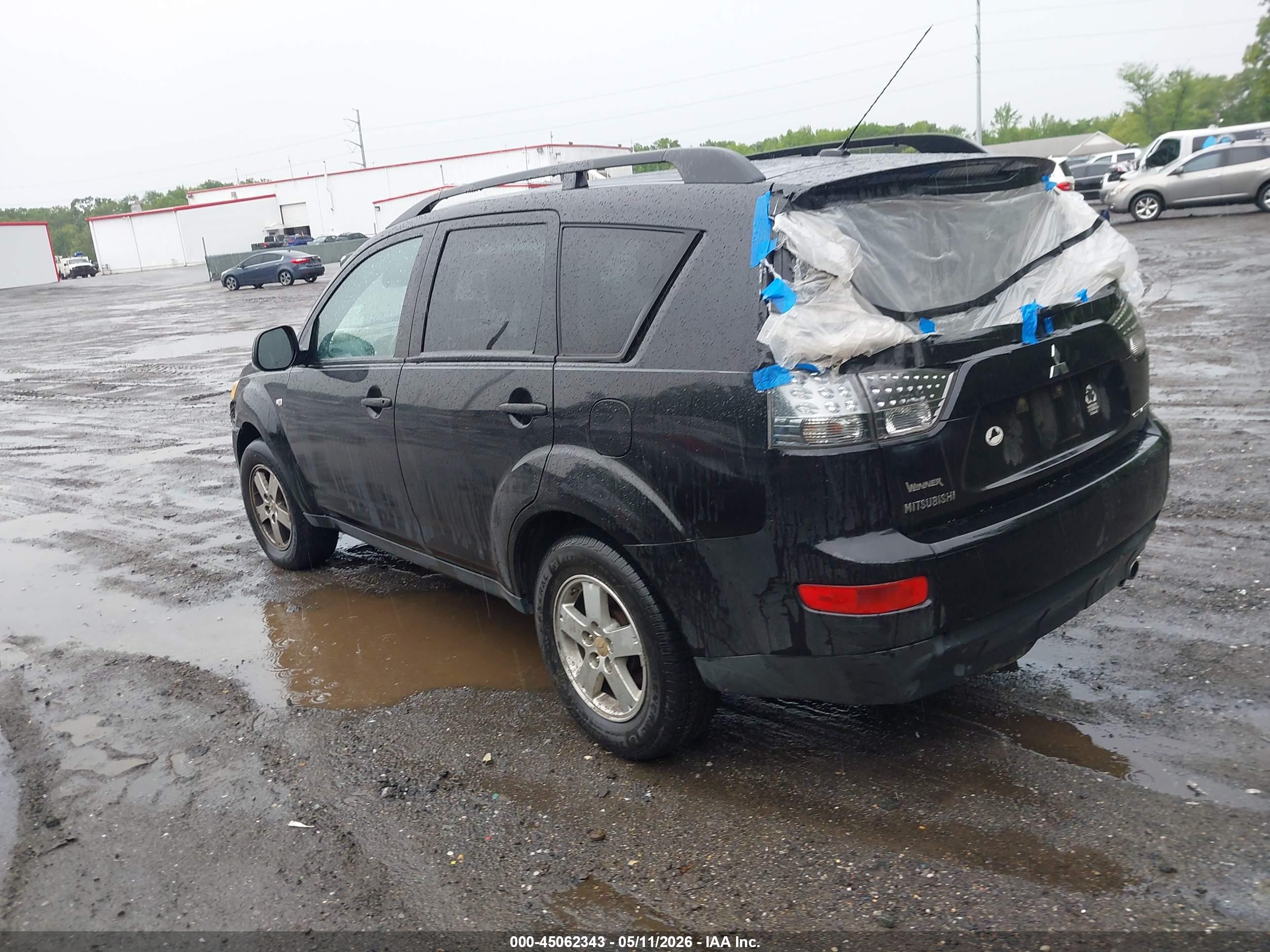 MITSUBISHI OUTLANDER image 3