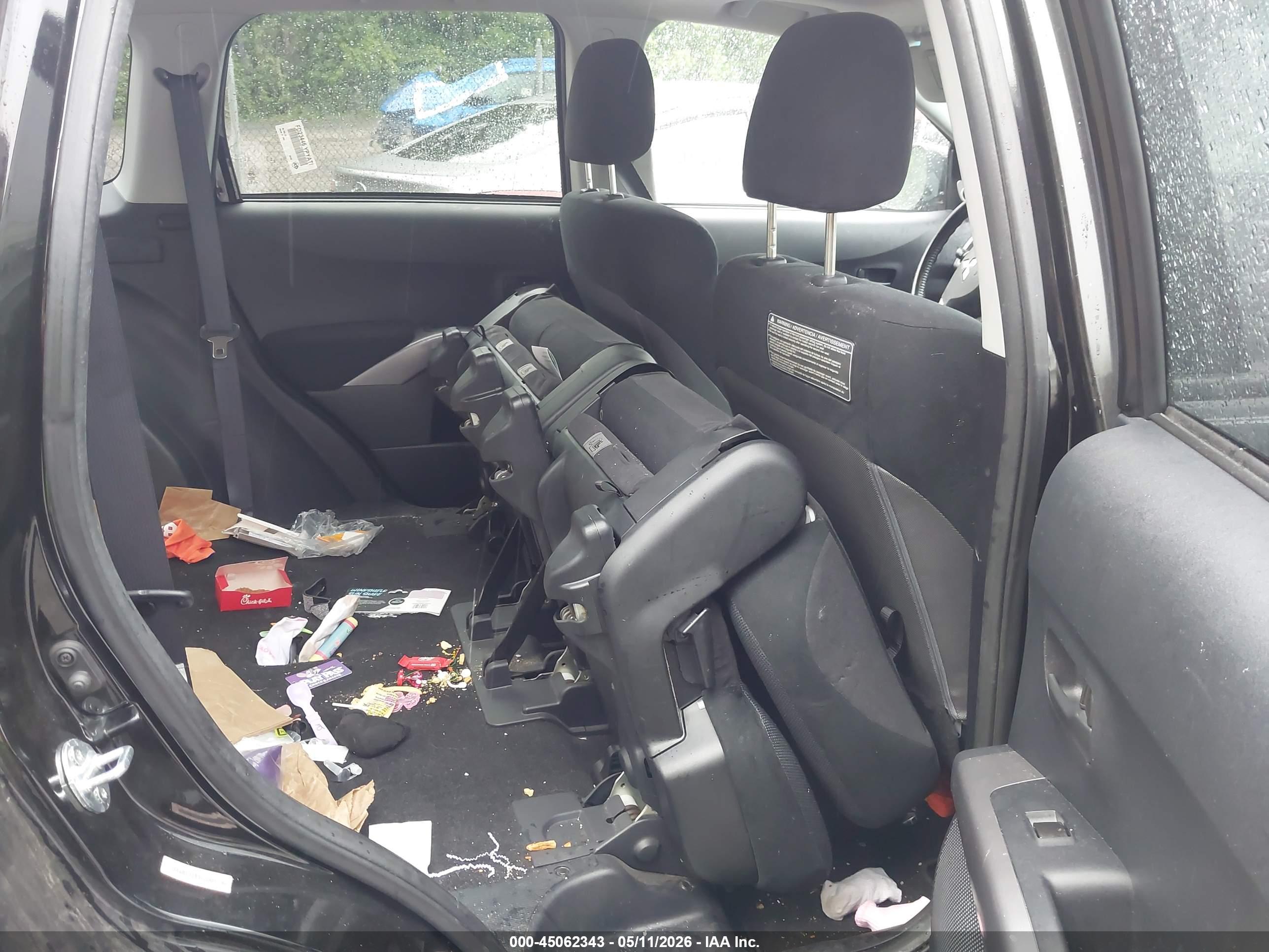 MITSUBISHI OUTLANDER image 8