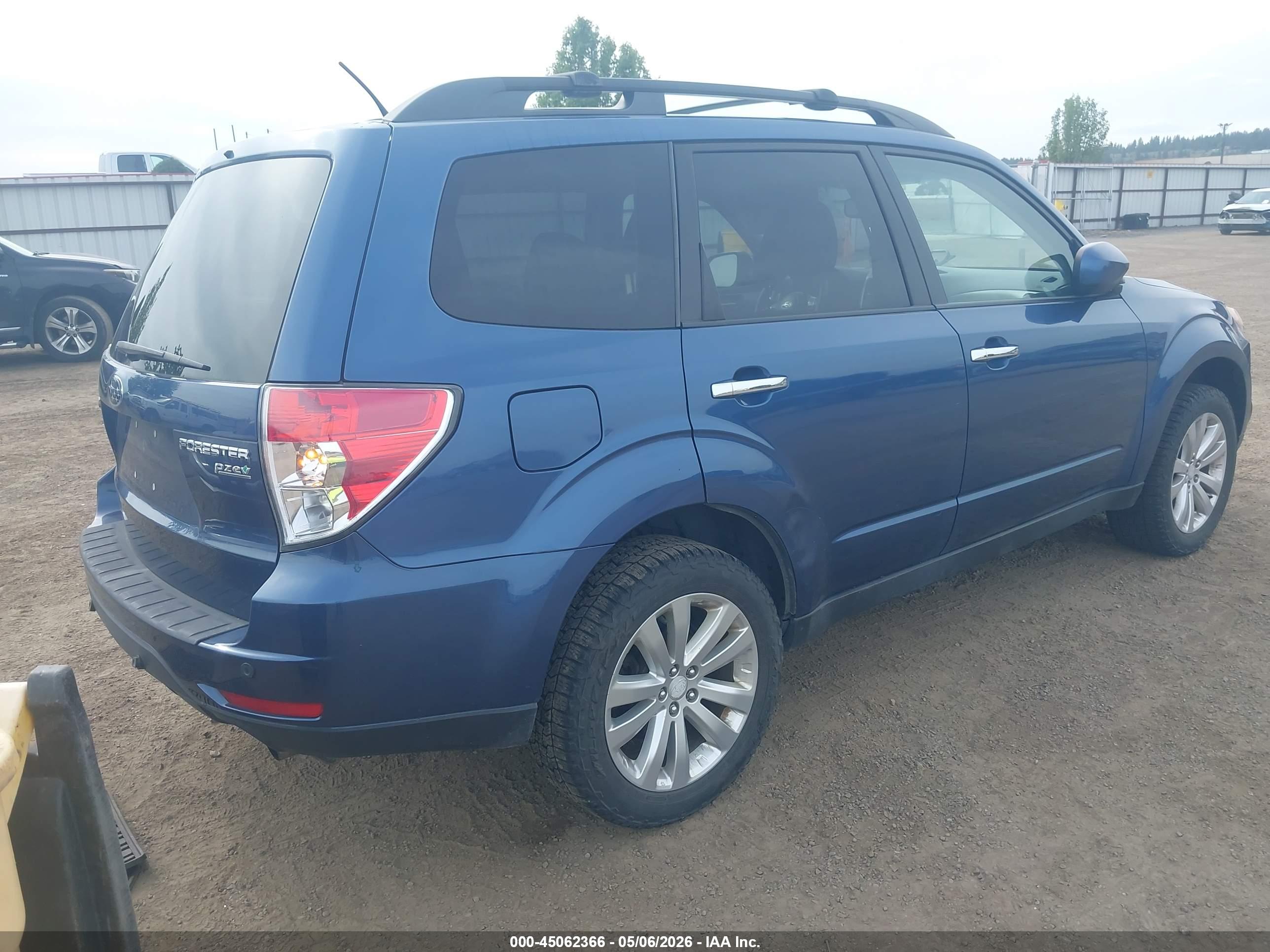 SUBARU FORESTER image 4
