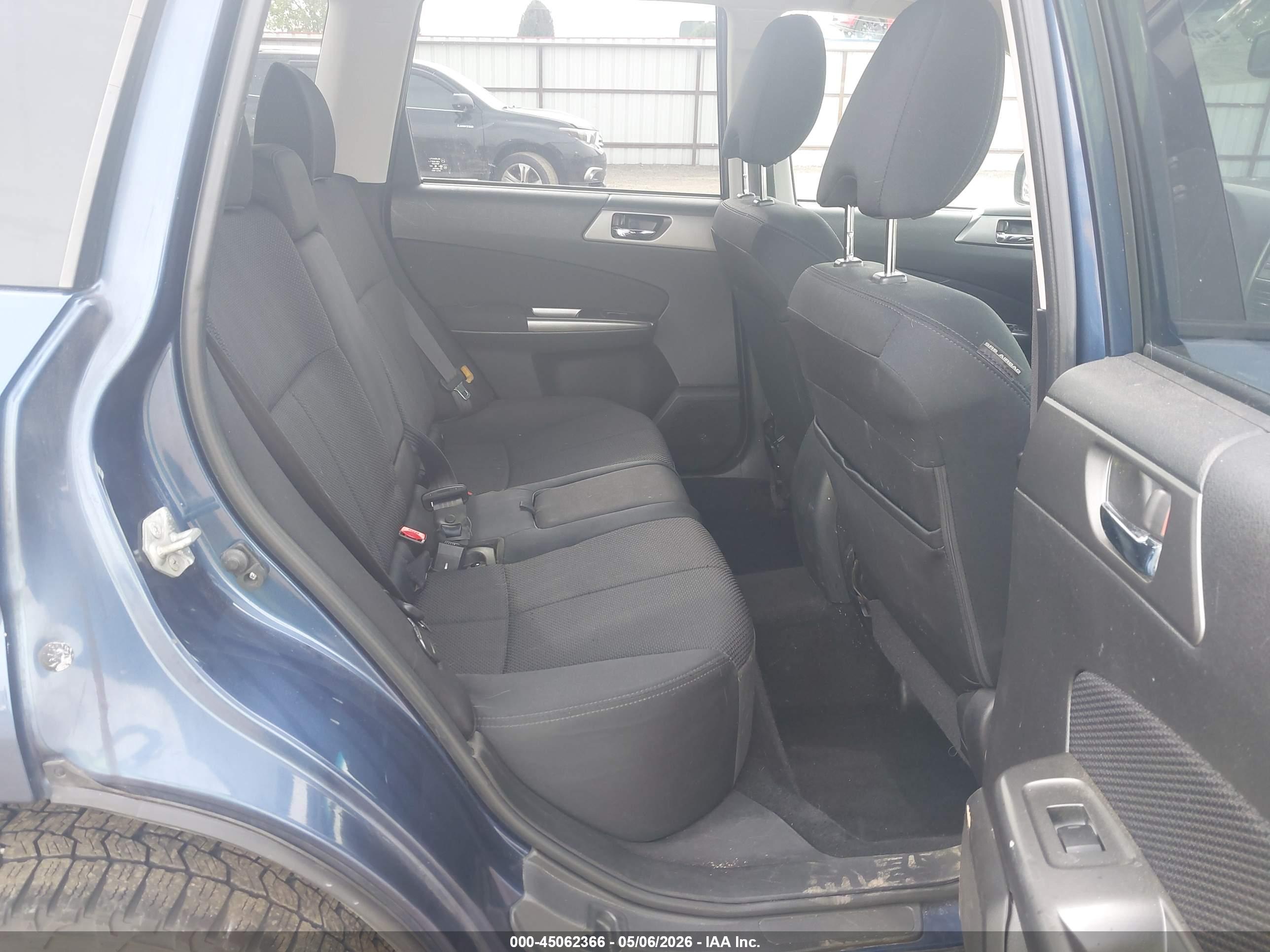 SUBARU FORESTER image 8