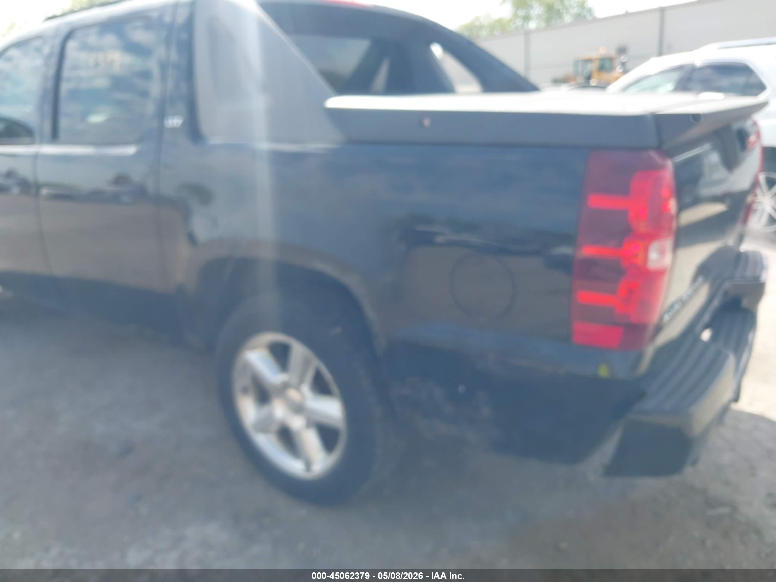 CHEVROLET AVALANCHE image 6