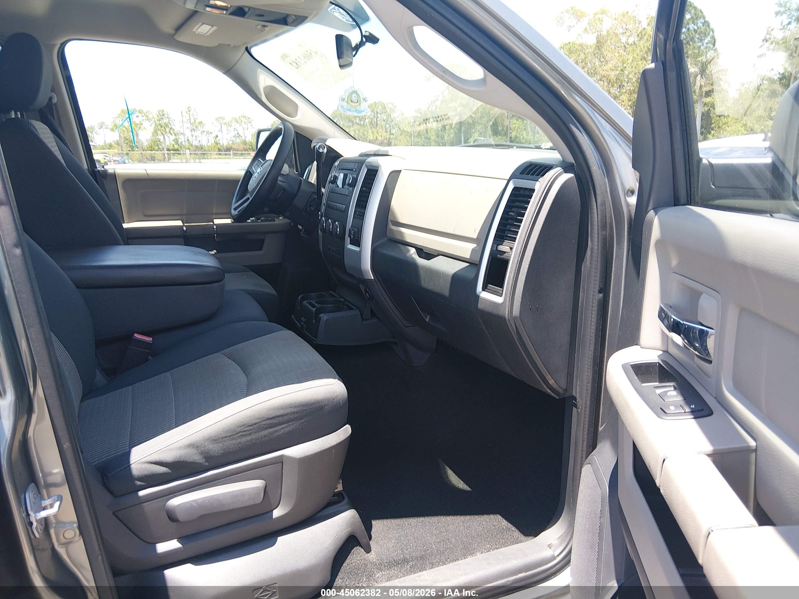 DODGE RAM image 5