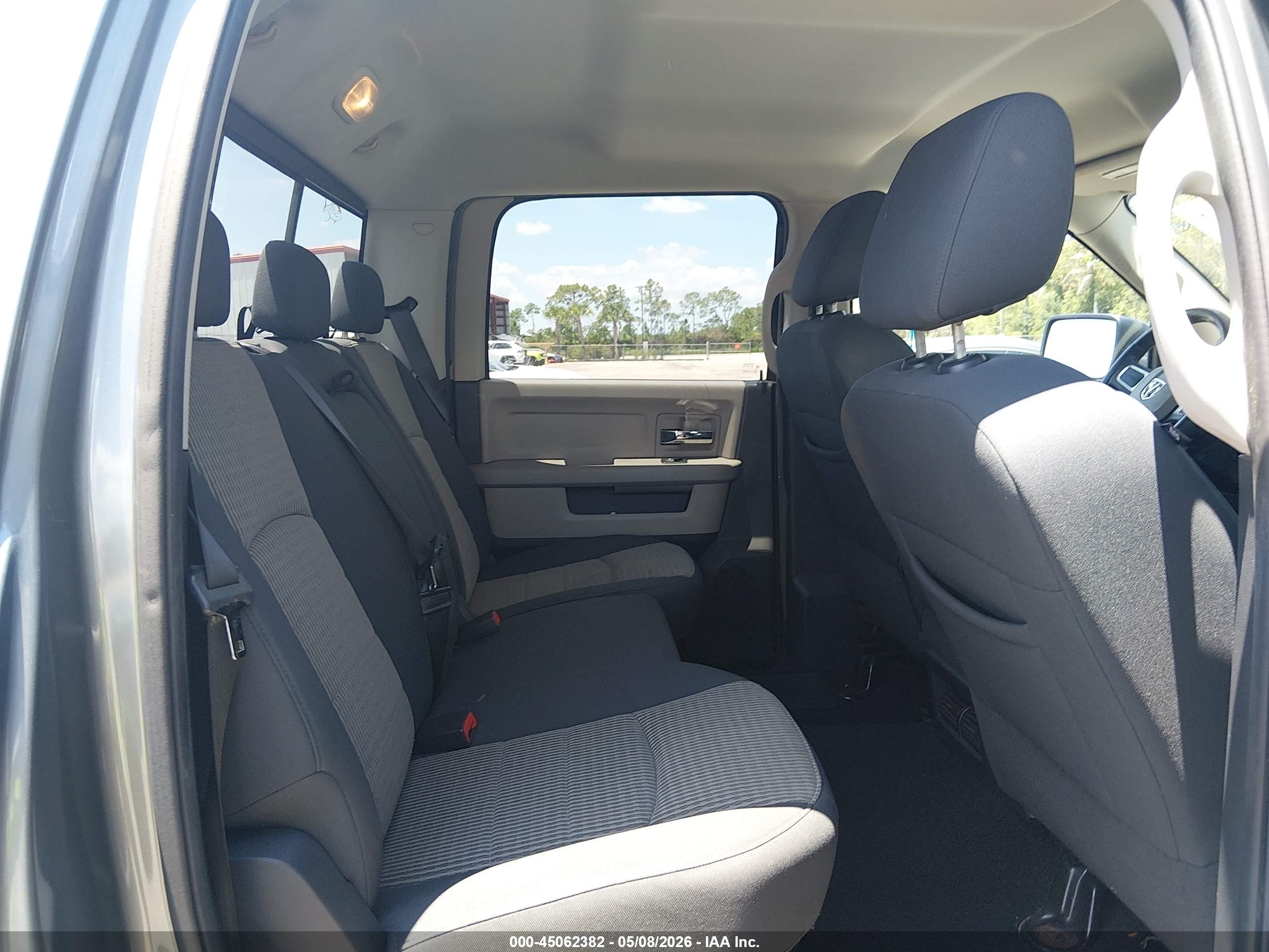 DODGE RAM image 8