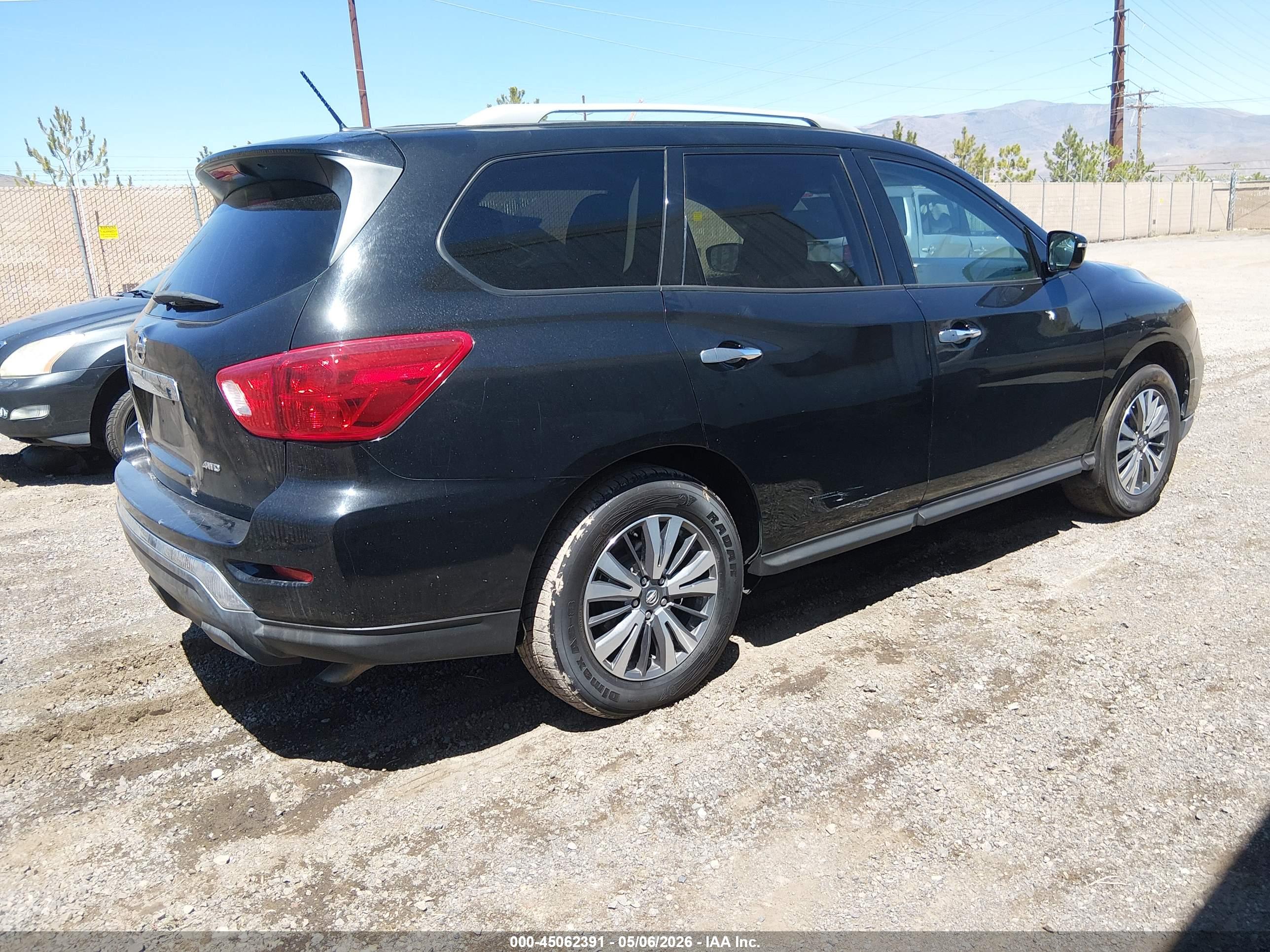 NISSAN PATHFINDER image 4