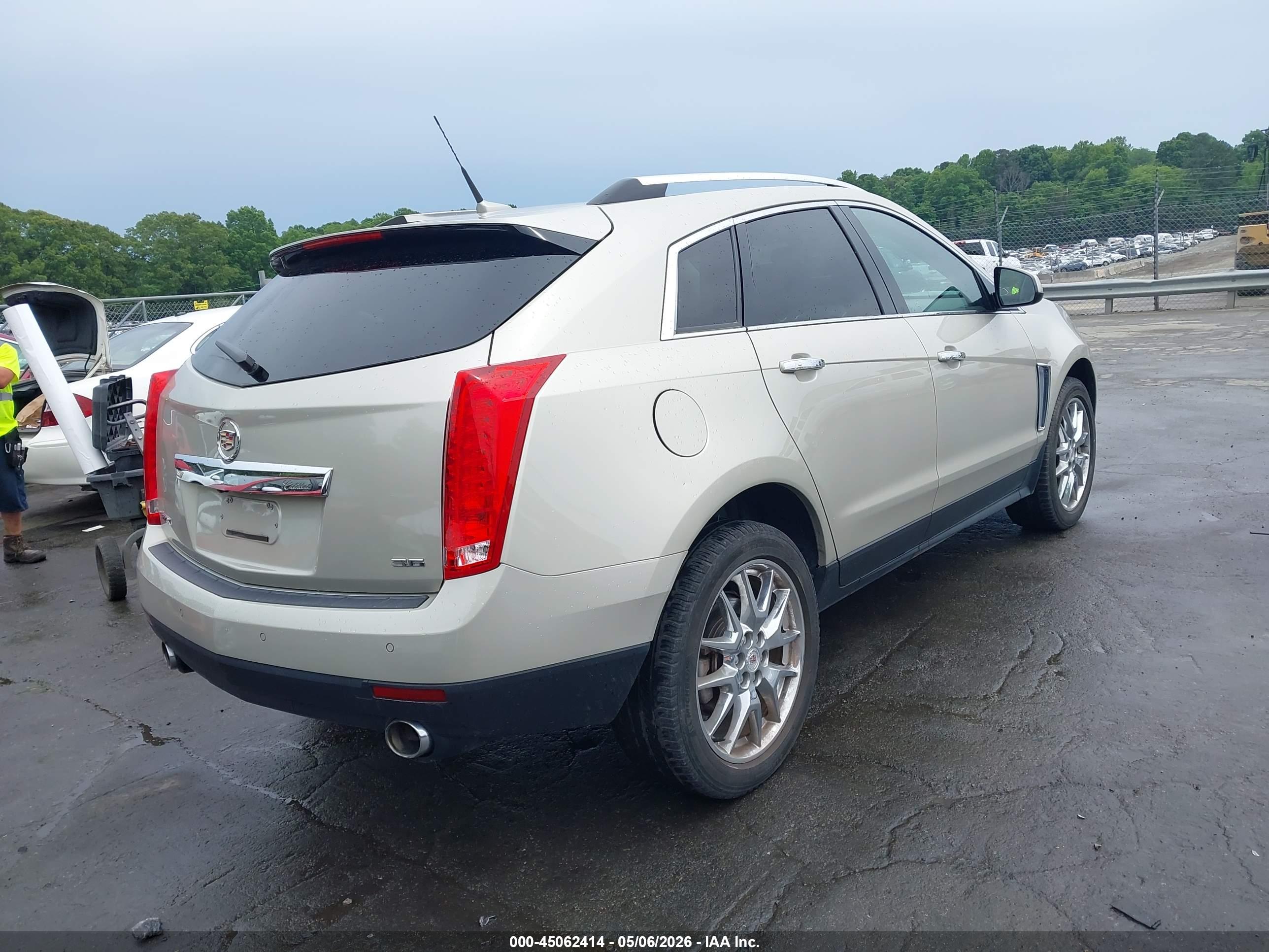 CADILLAC SRX image 4