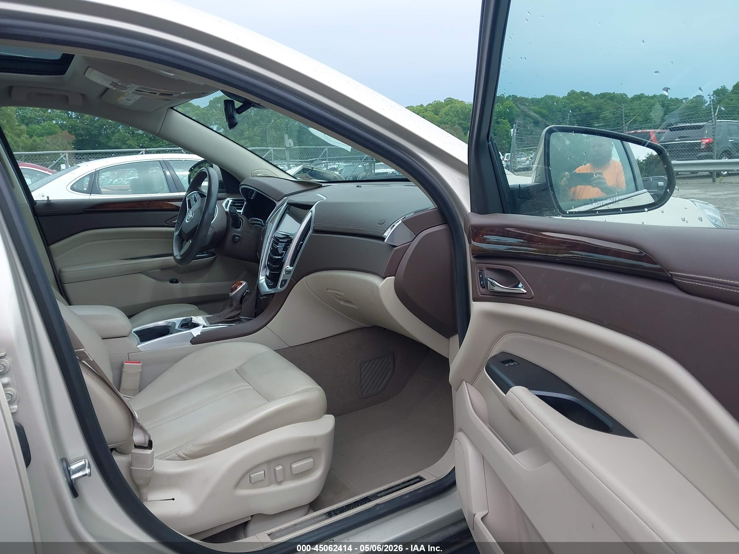 CADILLAC SRX image 5