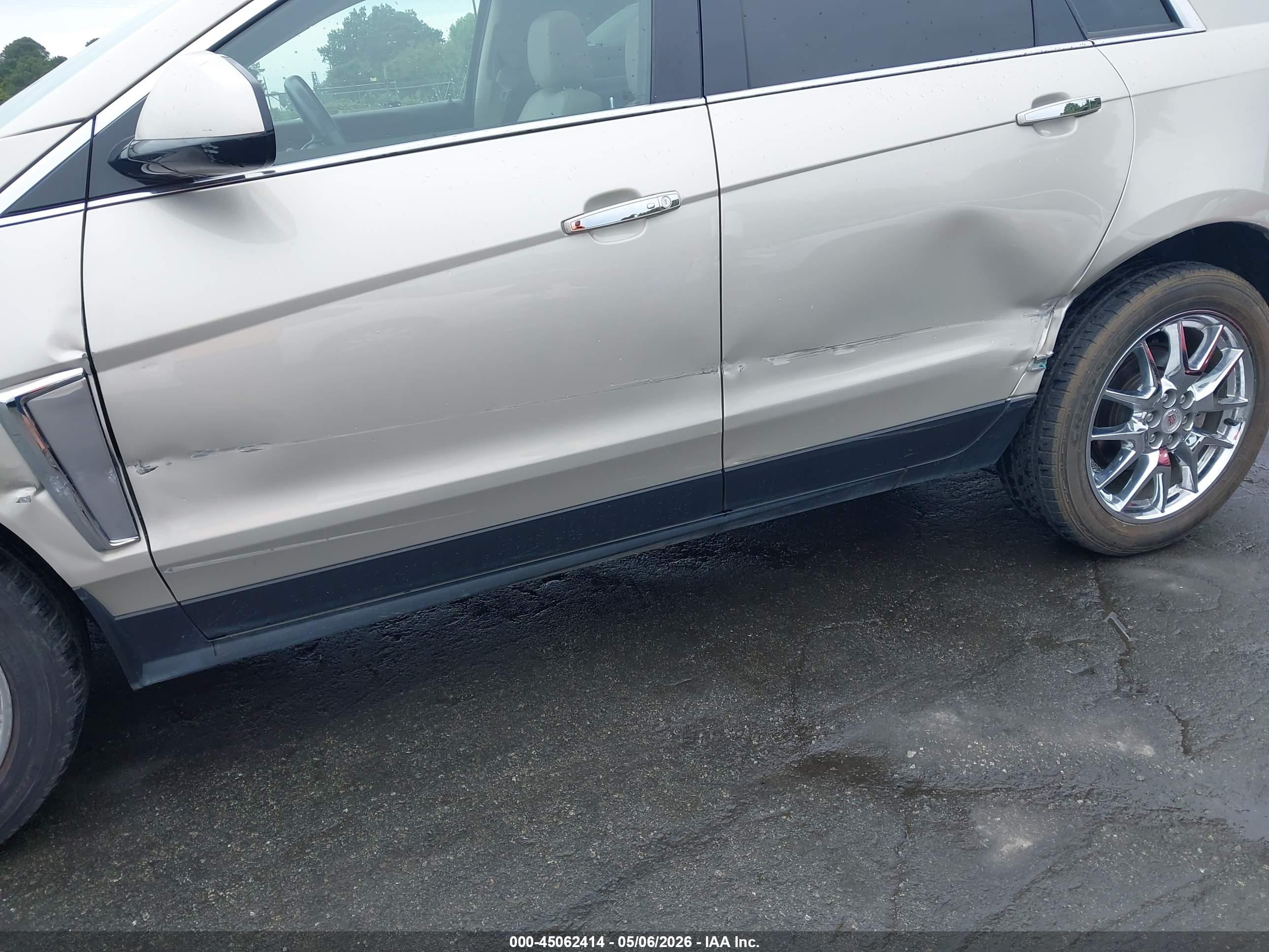 CADILLAC SRX image 6