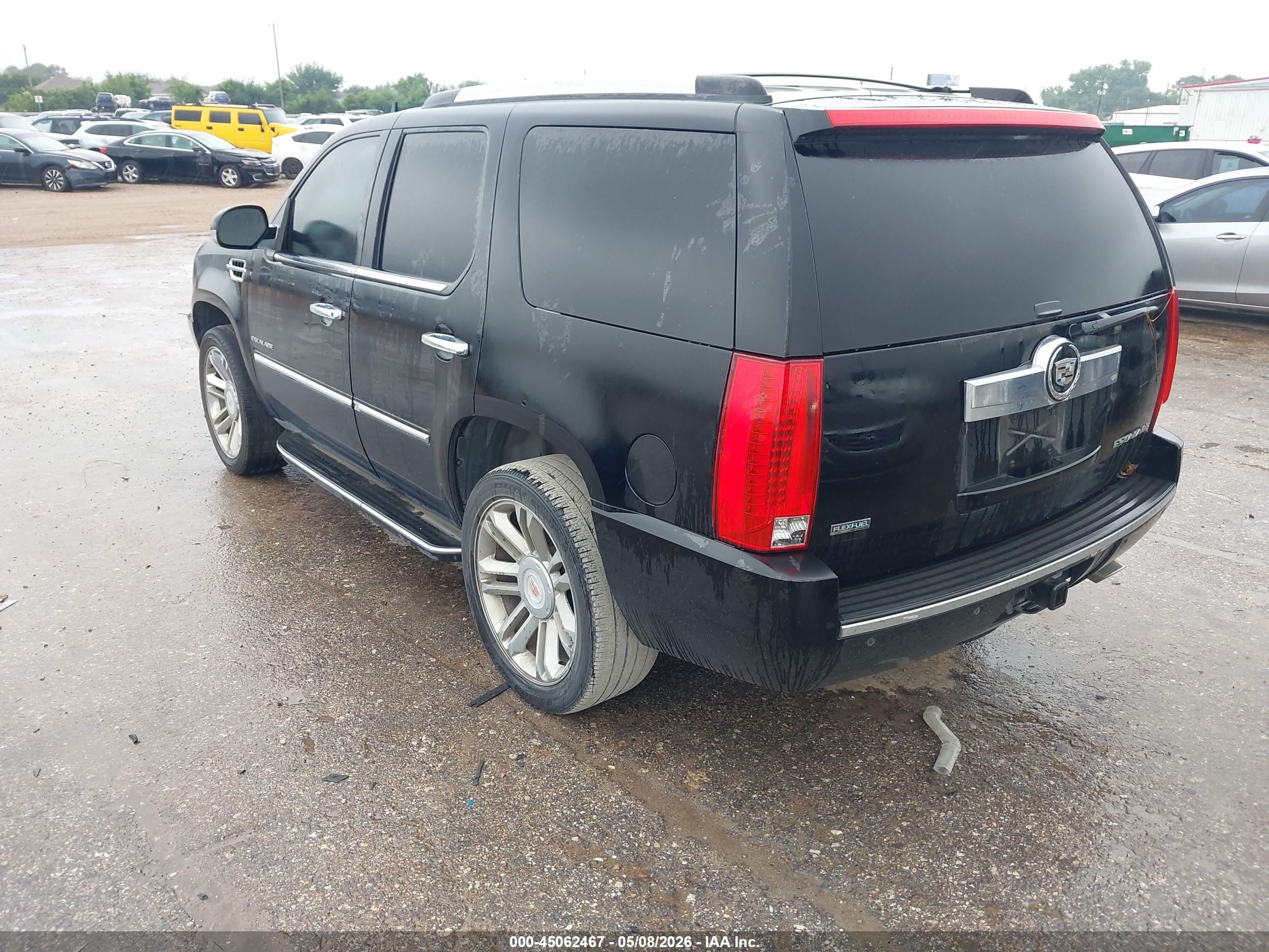 CADILLAC ESCALADE image 3