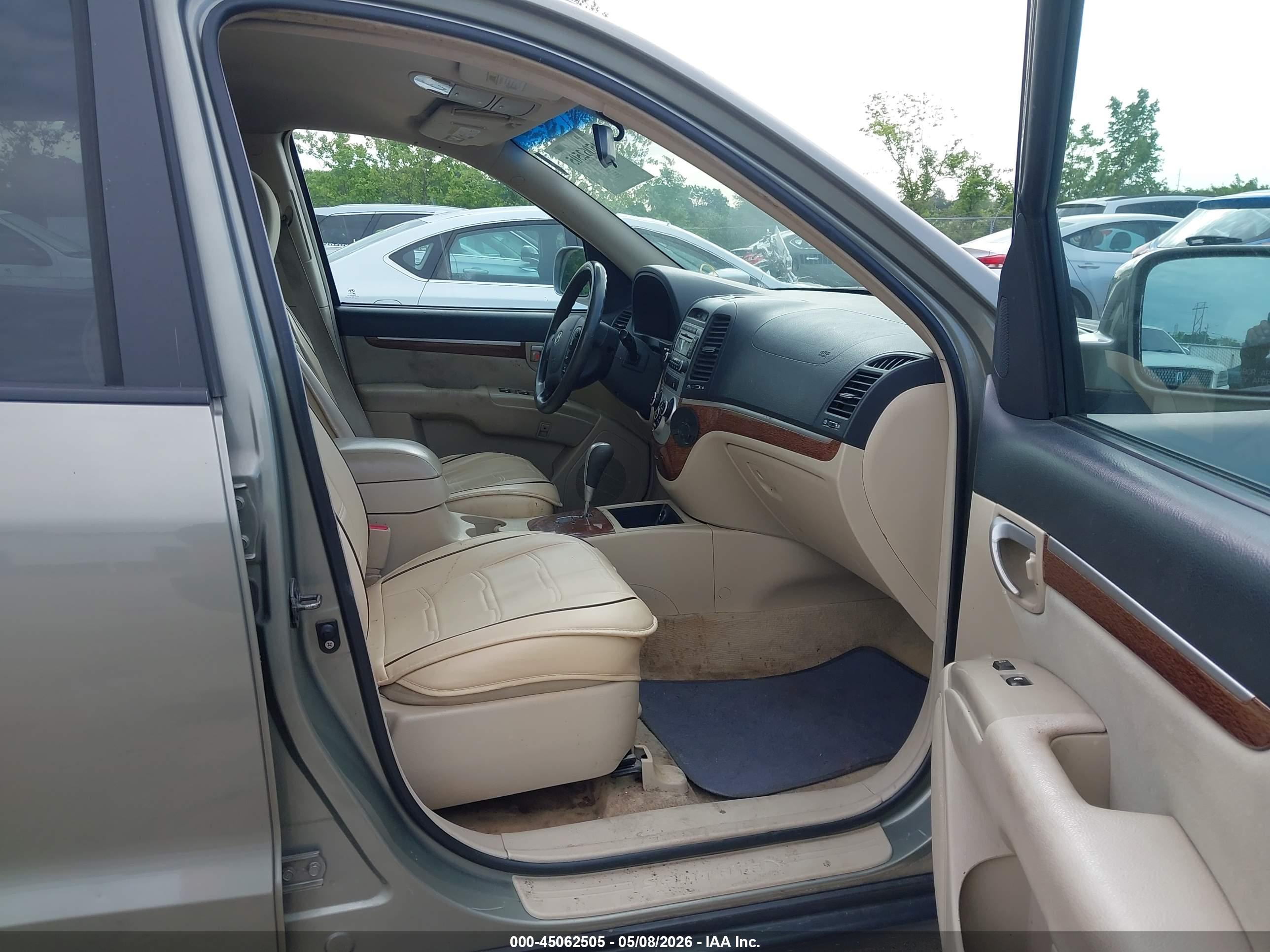 HYUNDAI SANTA image 5