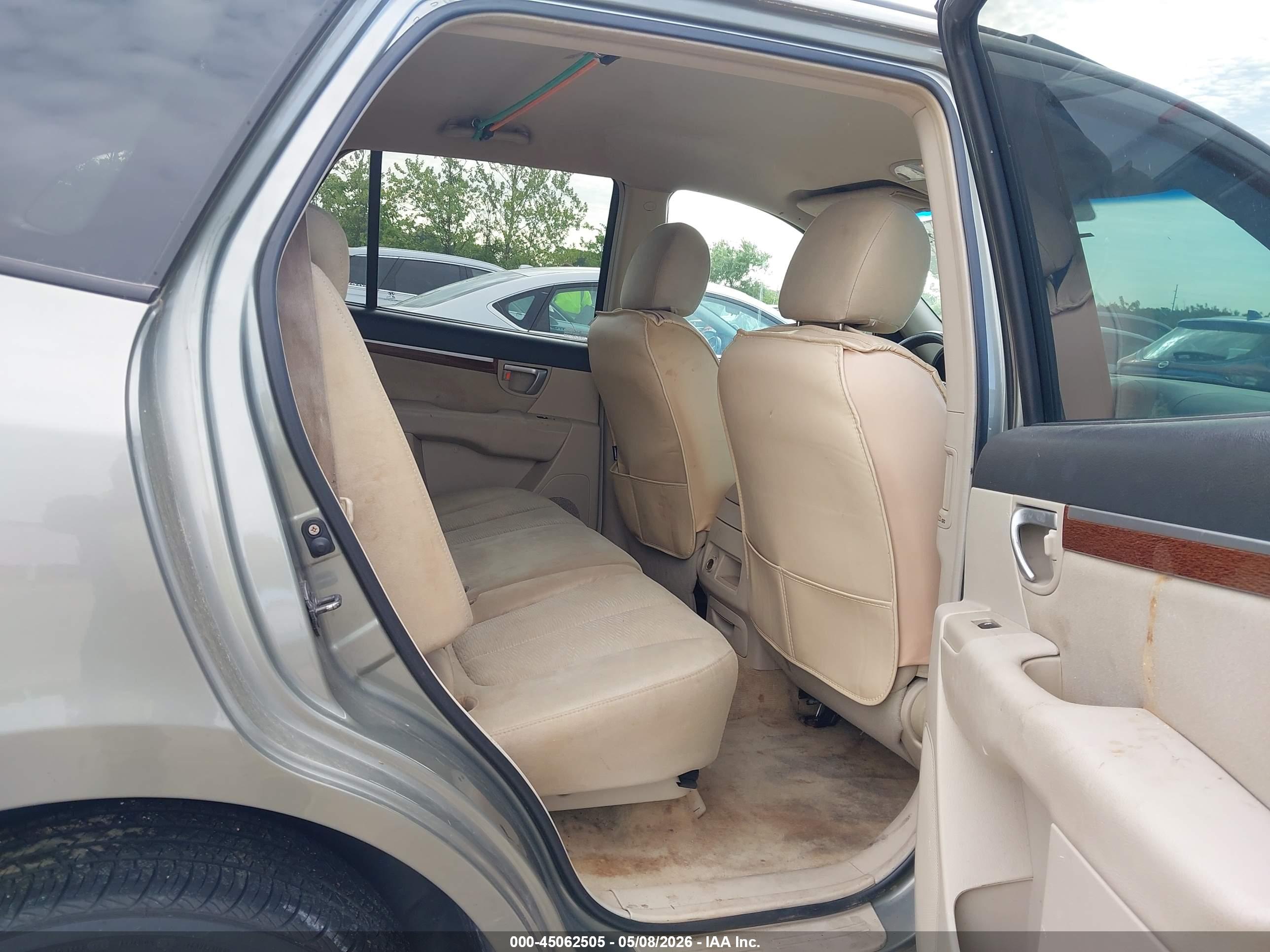 HYUNDAI SANTA image 8