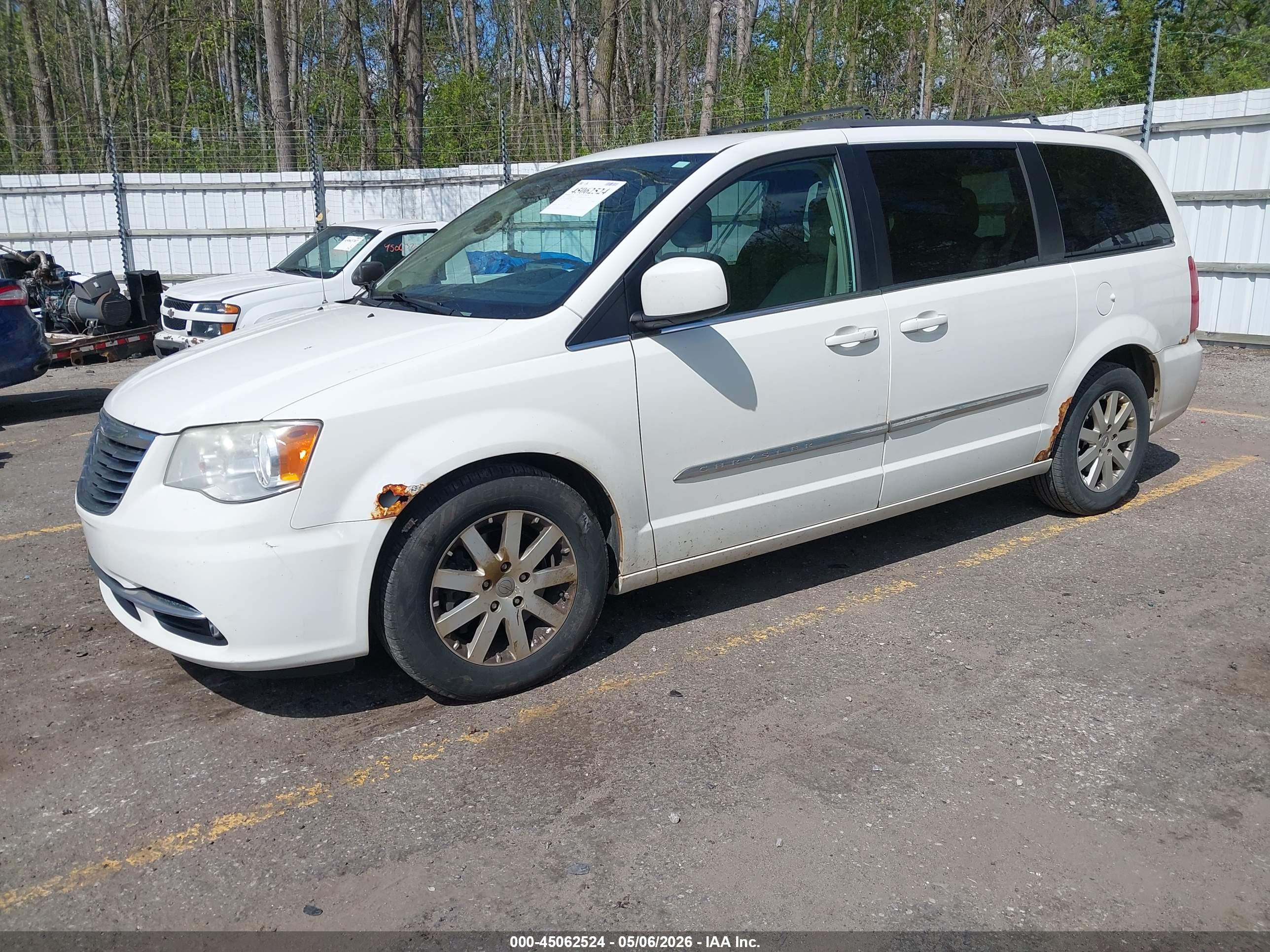 CHRYSLER TOWN image 2