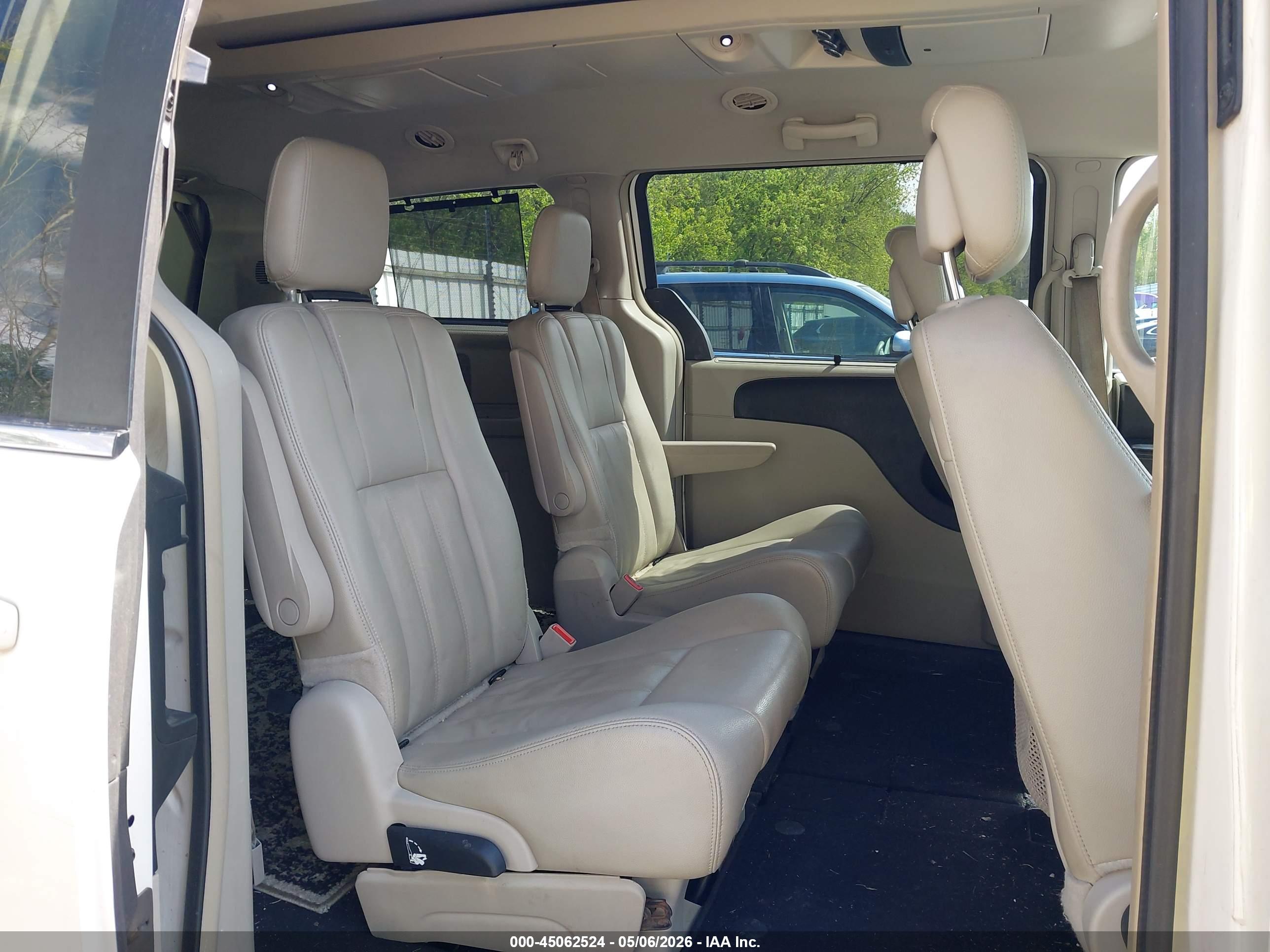 CHRYSLER TOWN image 8