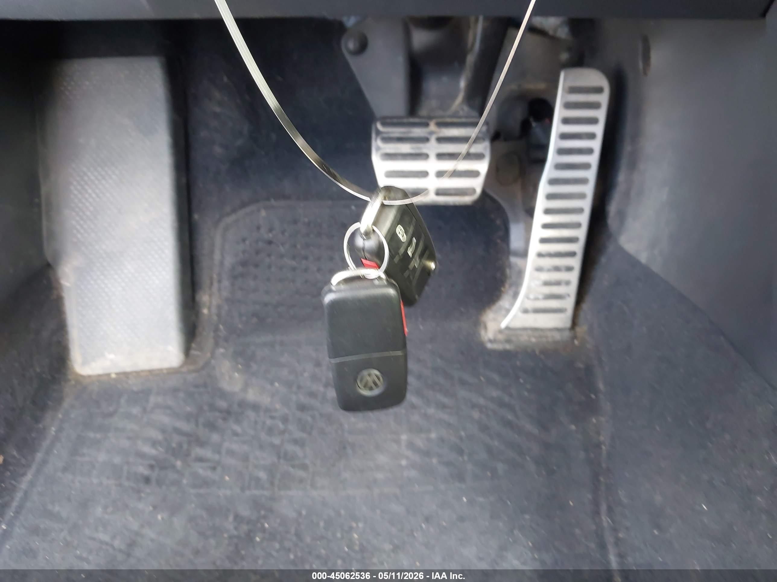 VOLKSWAGEN BEETLE image 11