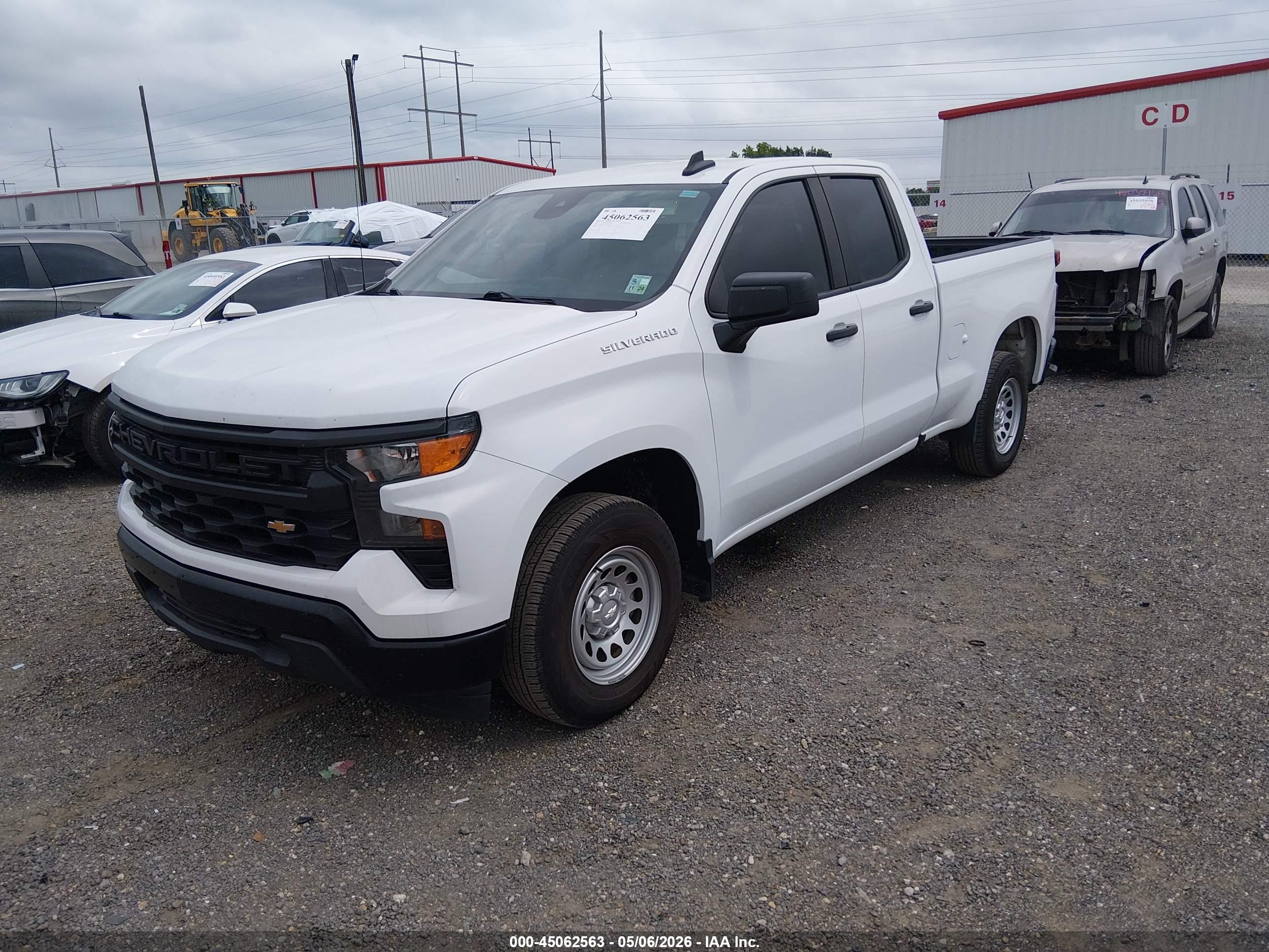 CHEVROLET SILVERADO image 2