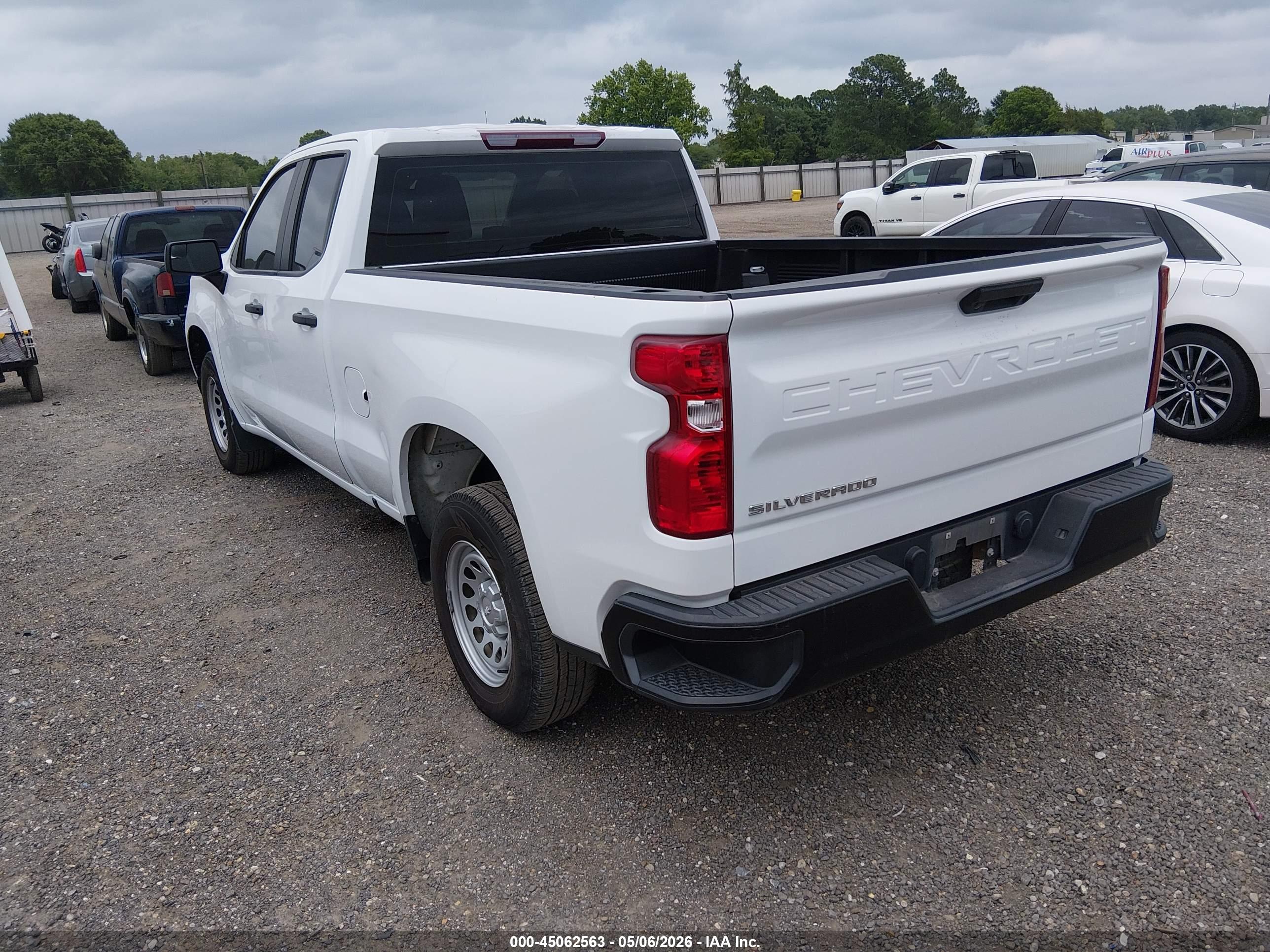 CHEVROLET SILVERADO image 3