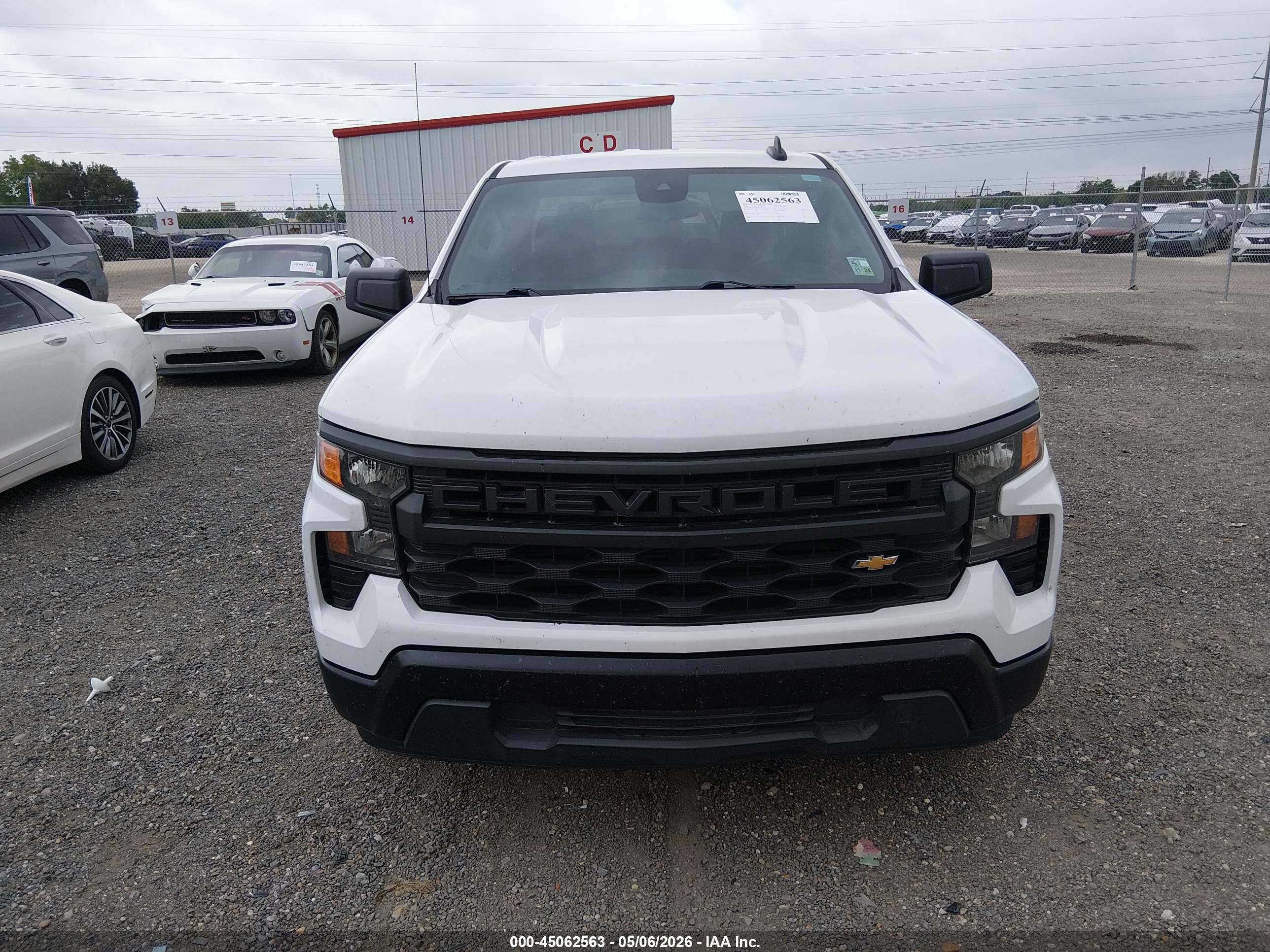 CHEVROLET SILVERADO image 6