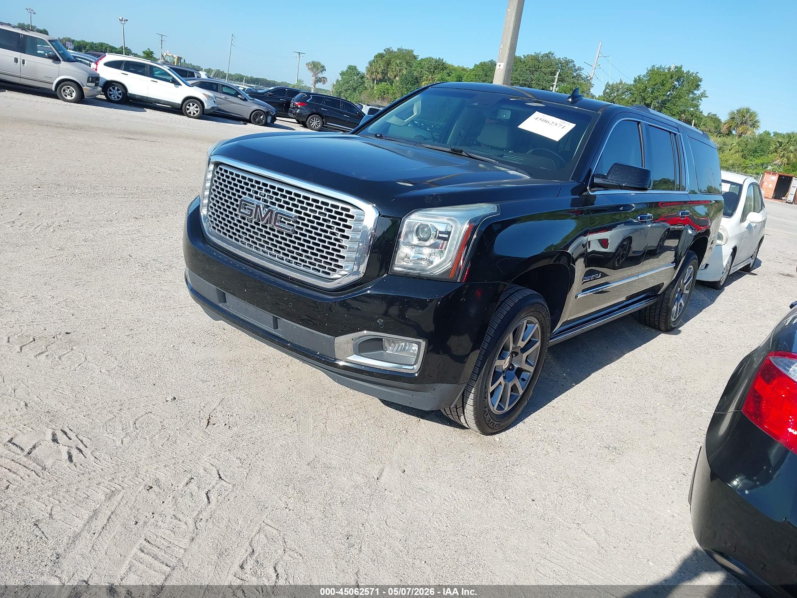GMC YUKON image 2