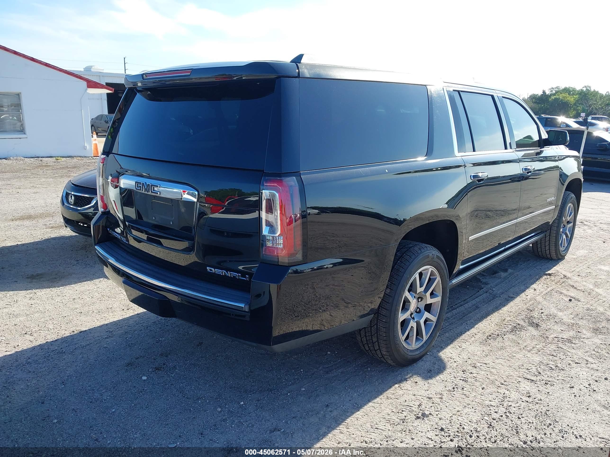 GMC YUKON image 4