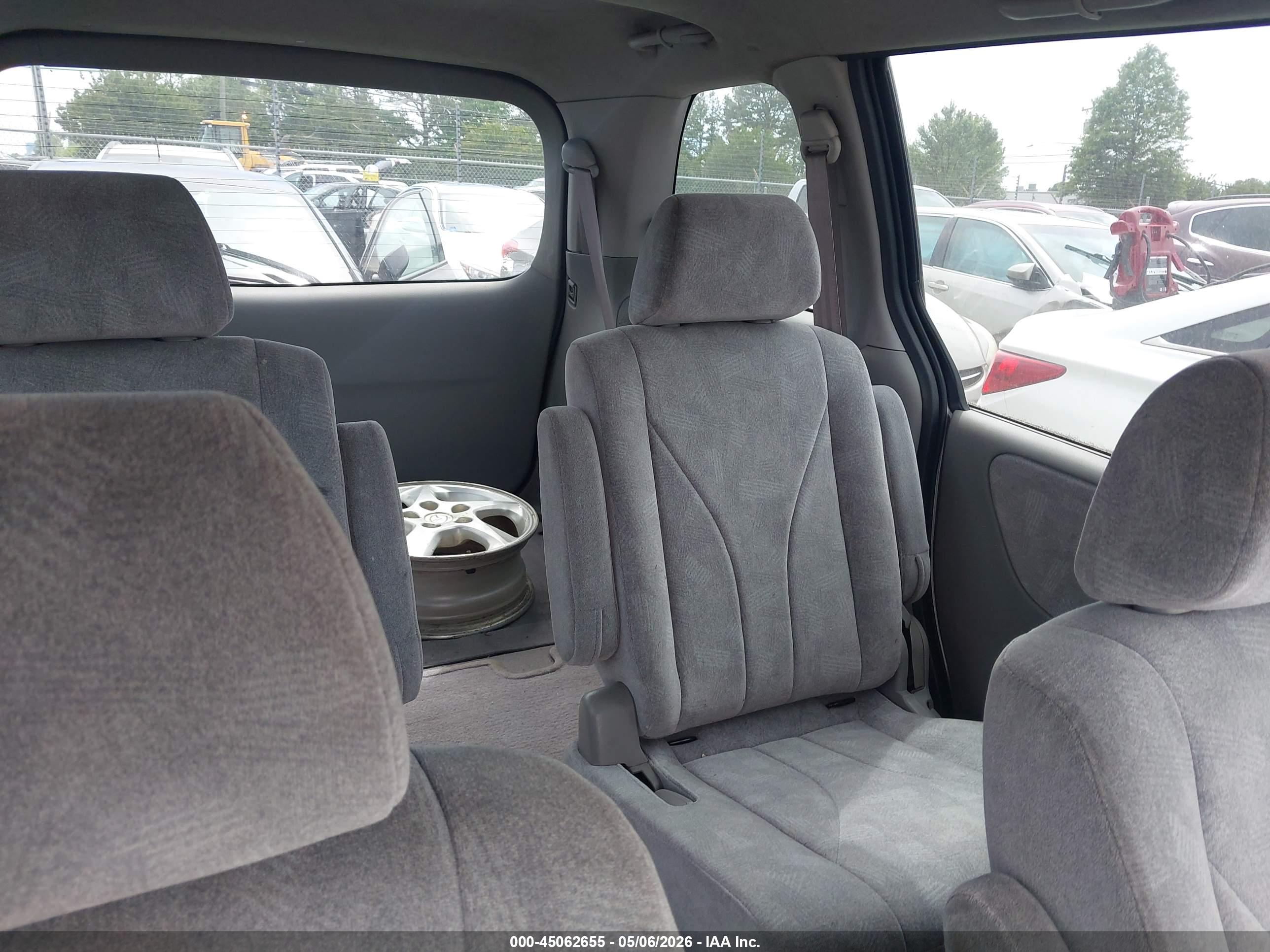 MAZDA MPV image 8