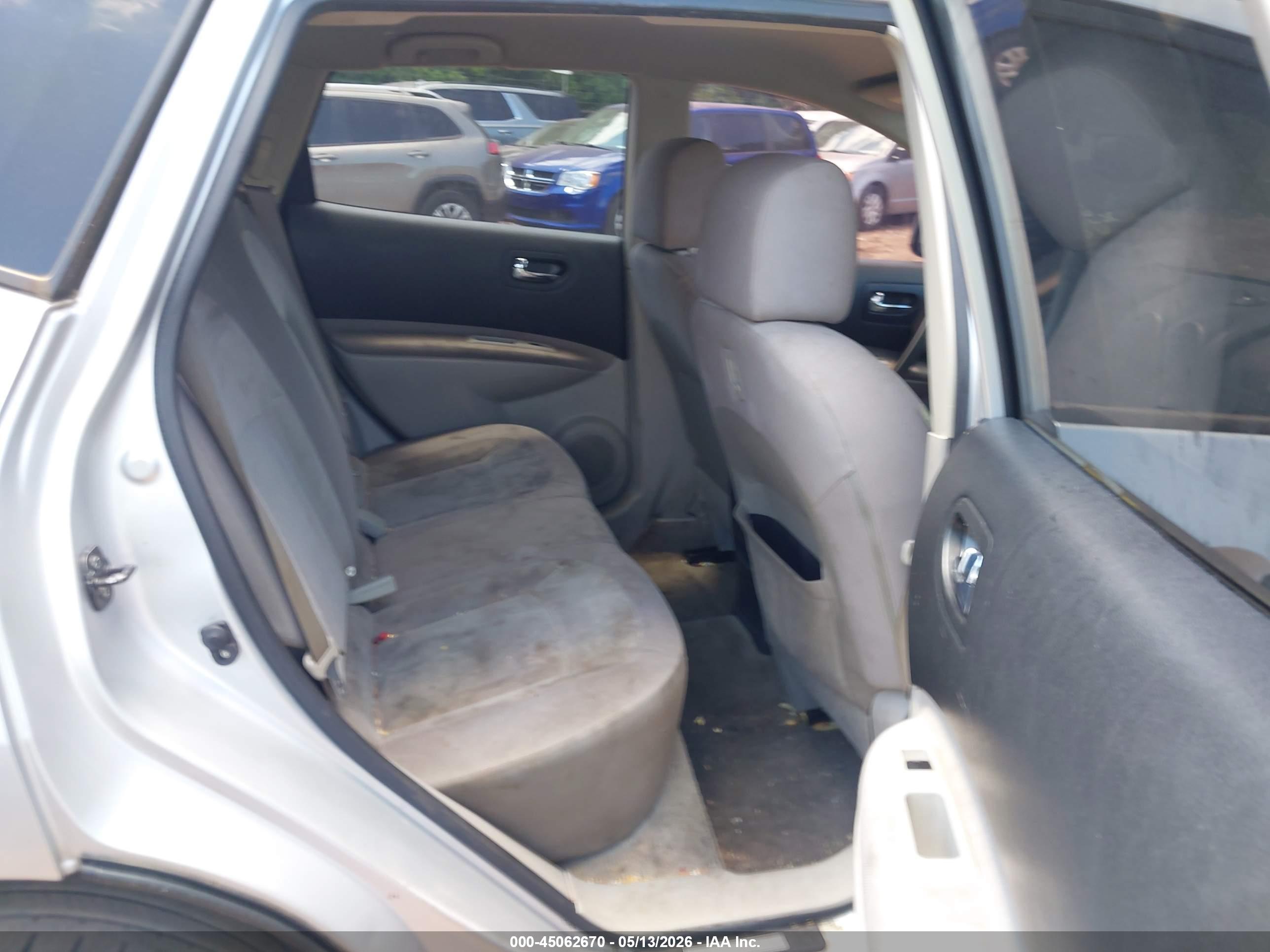 NISSAN ROGUE image 8