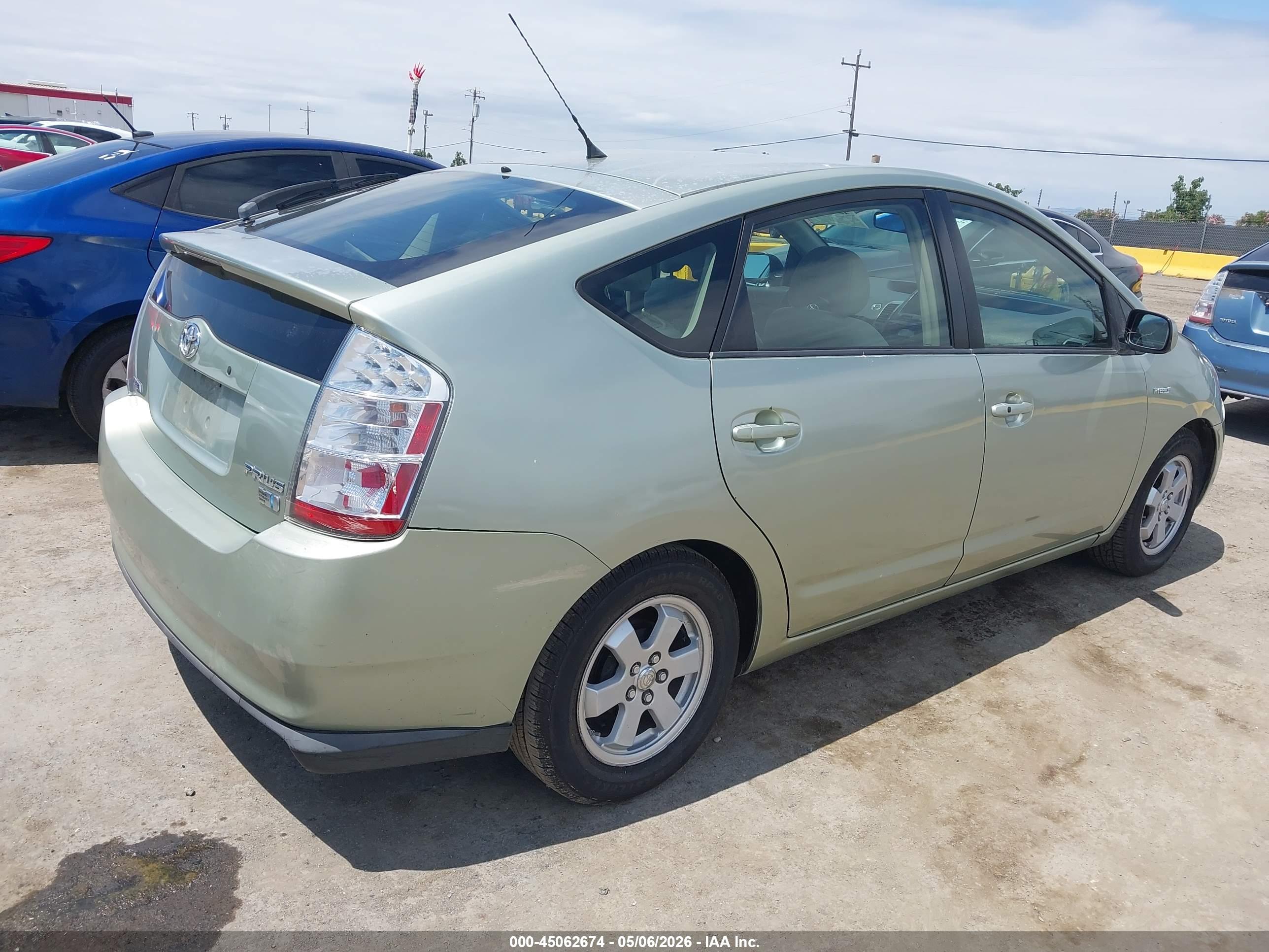 TOYOTA PRIUS image 4