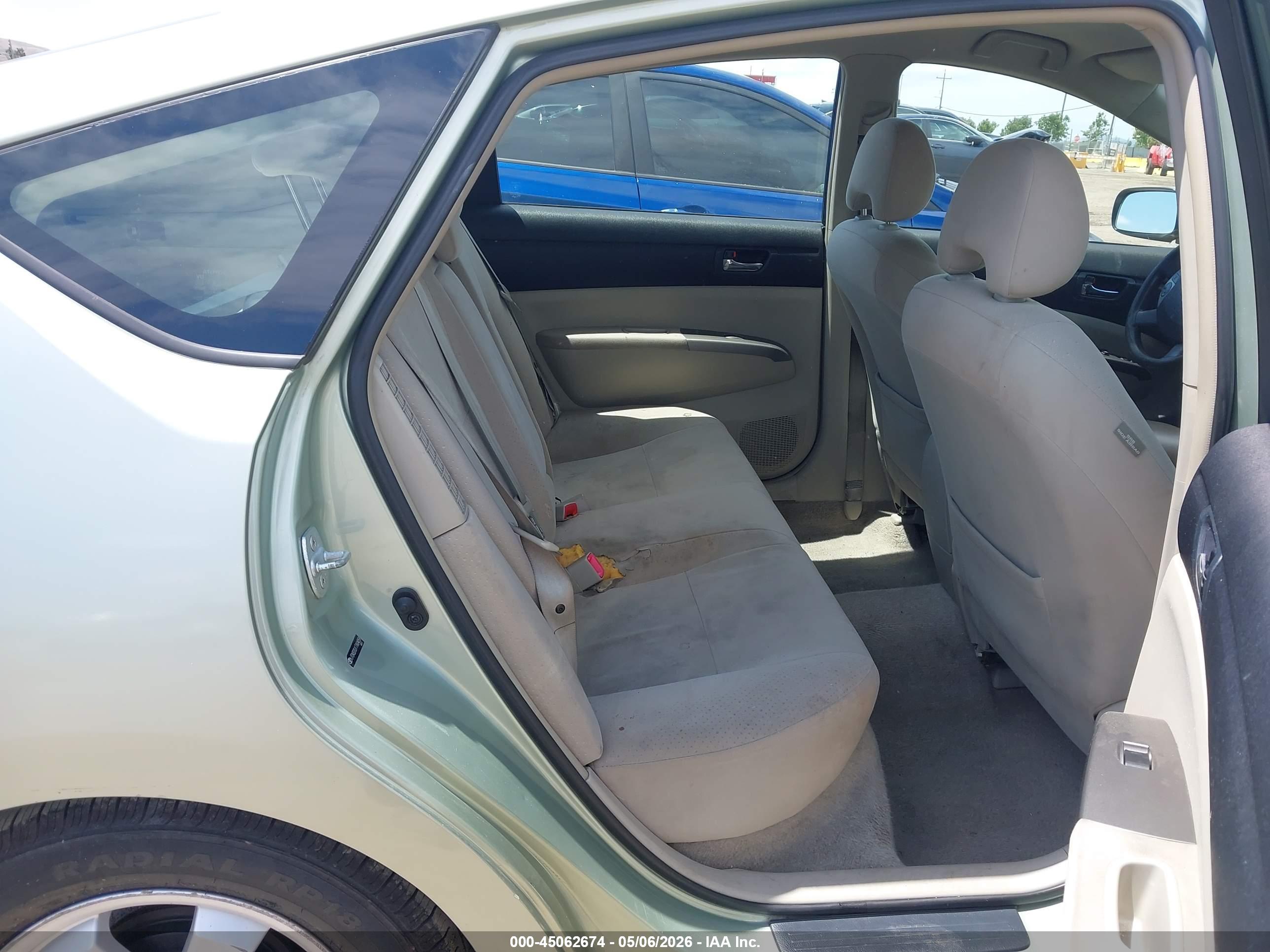 TOYOTA PRIUS image 8
