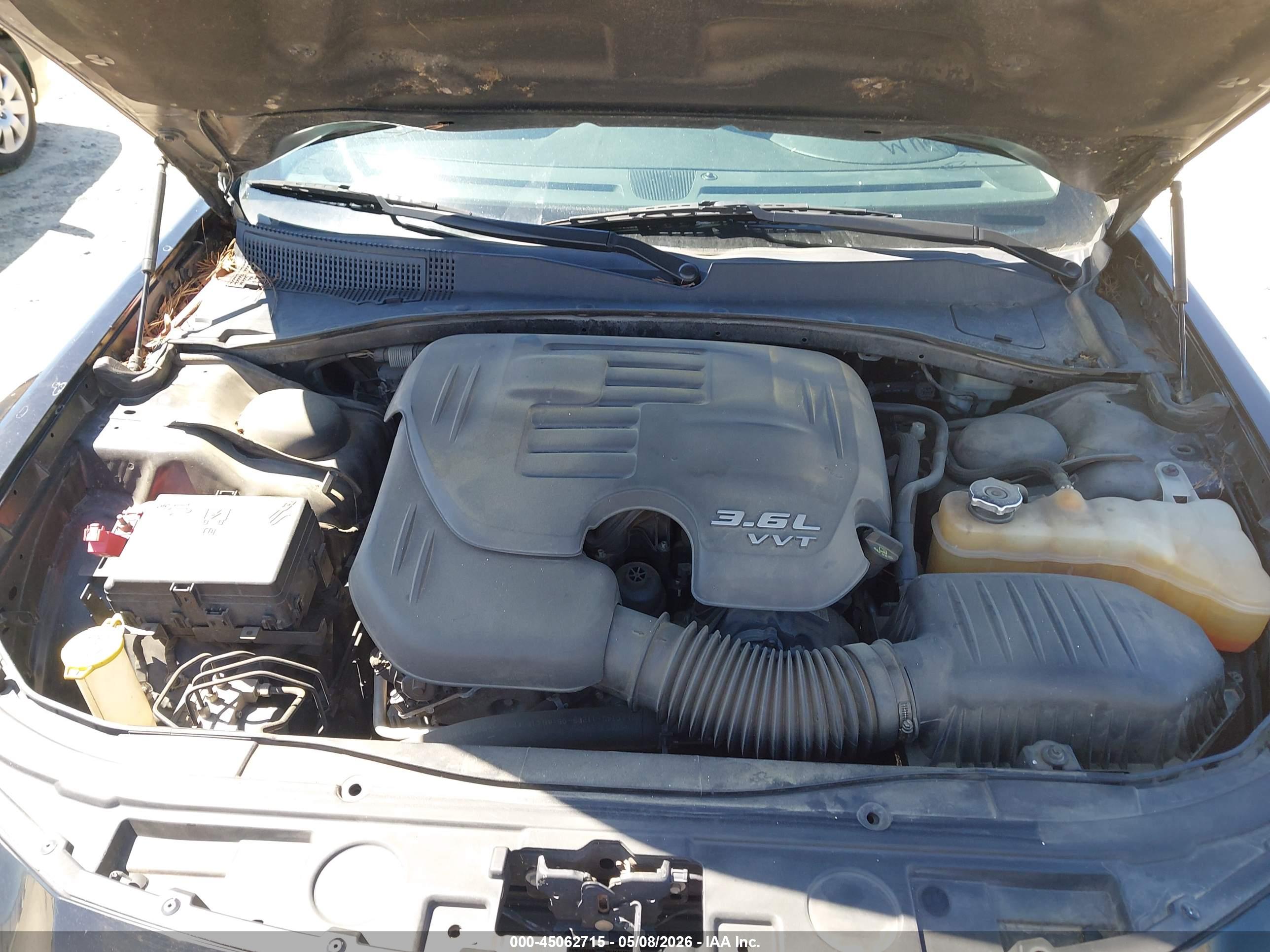 CHRYSLER 300 image 10