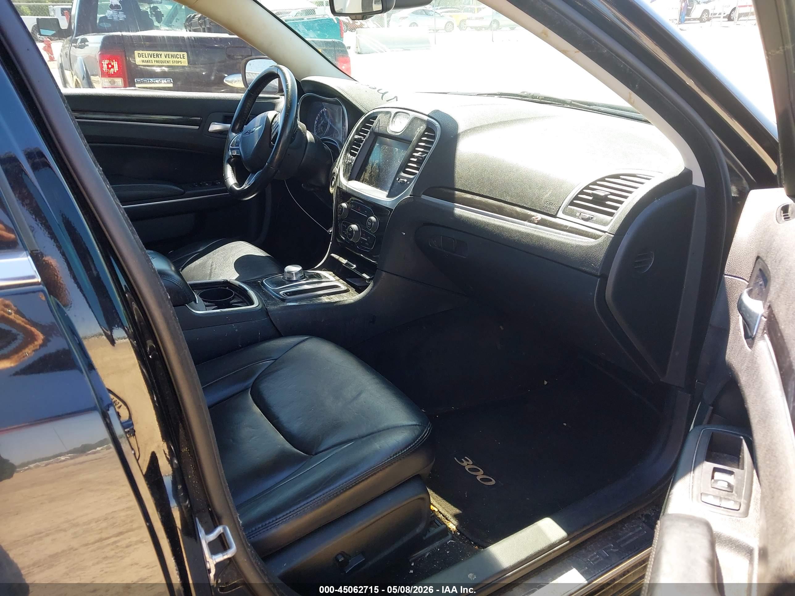 CHRYSLER 300 image 5