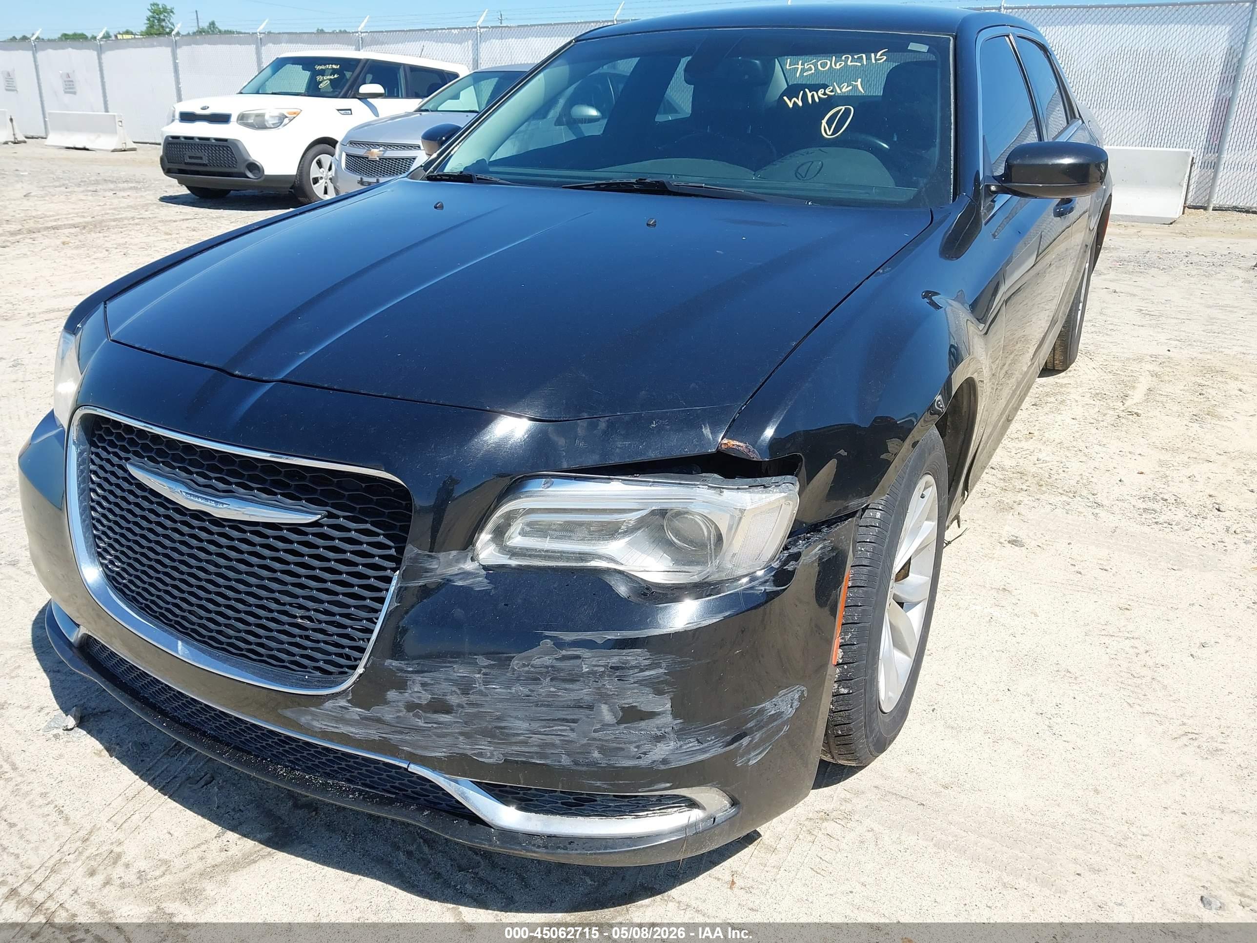 CHRYSLER 300 image 6
