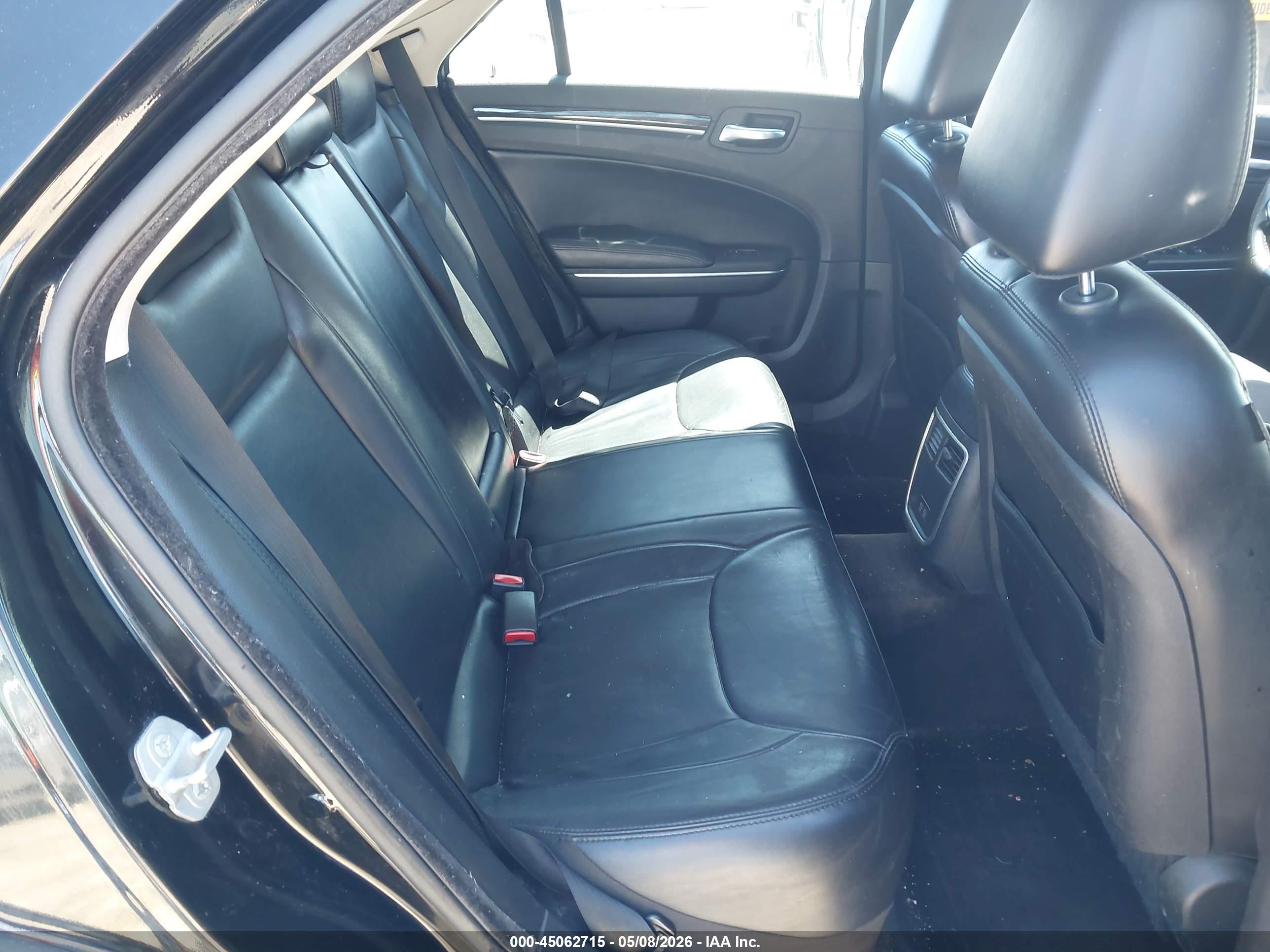CHRYSLER 300 image 8