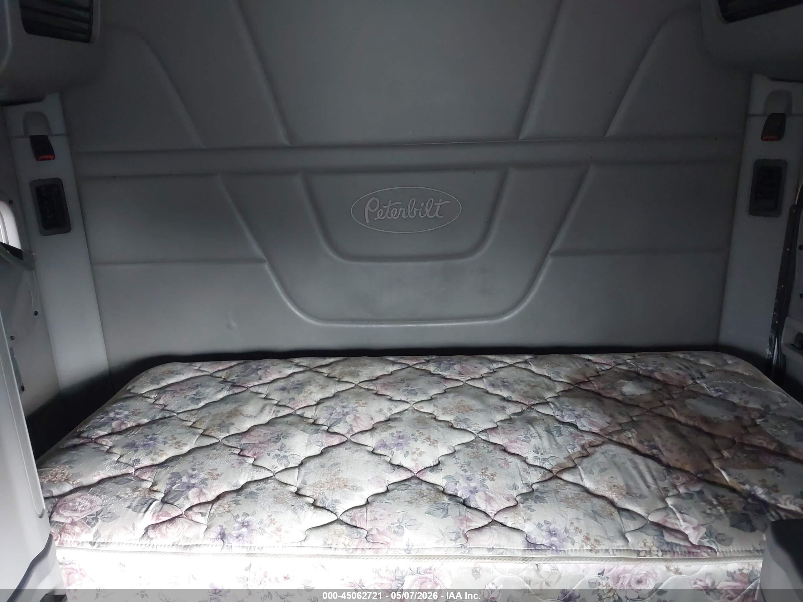 PETERBILT 579 image 7