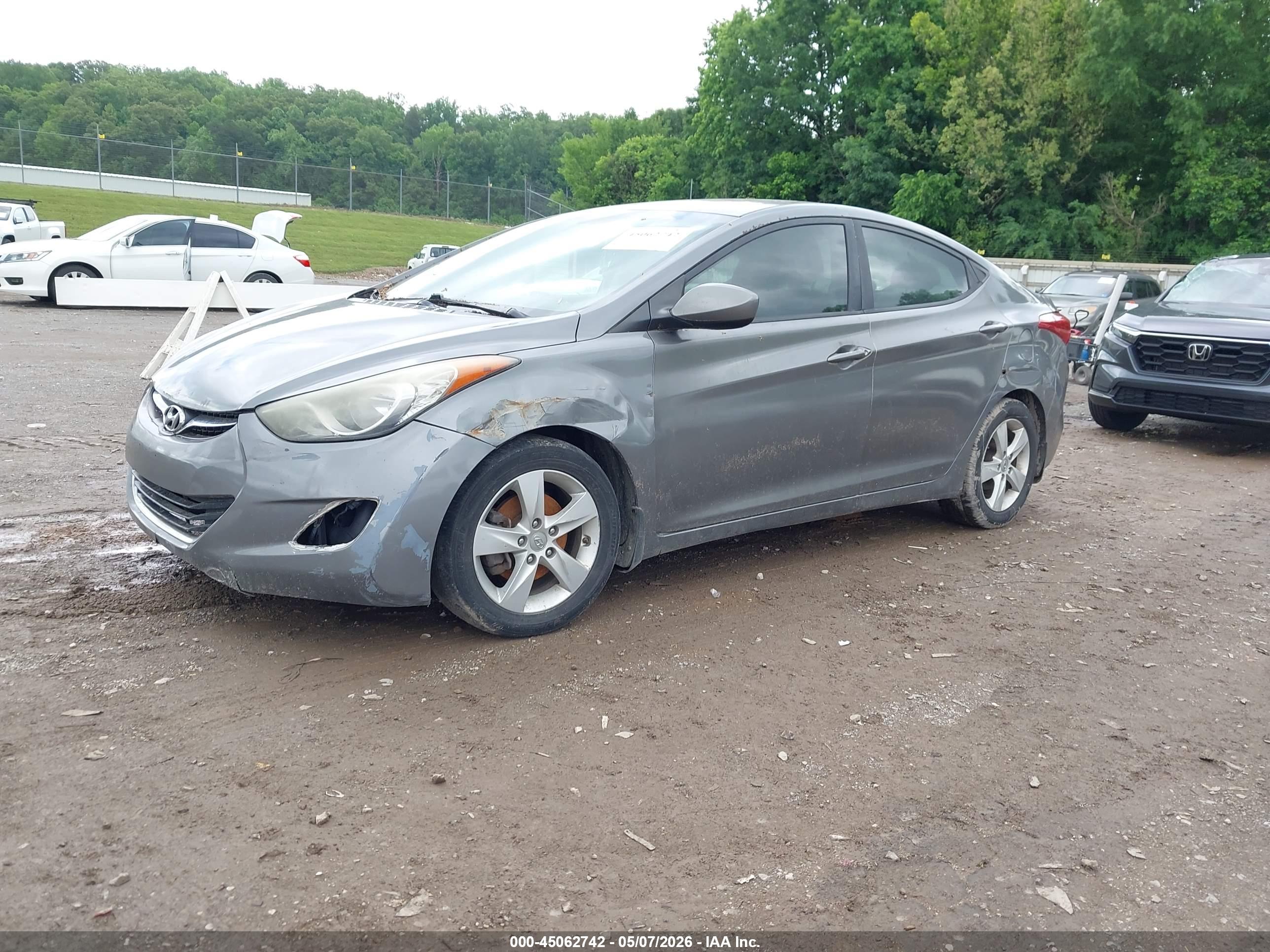 HYUNDAI ELANTRA image 2