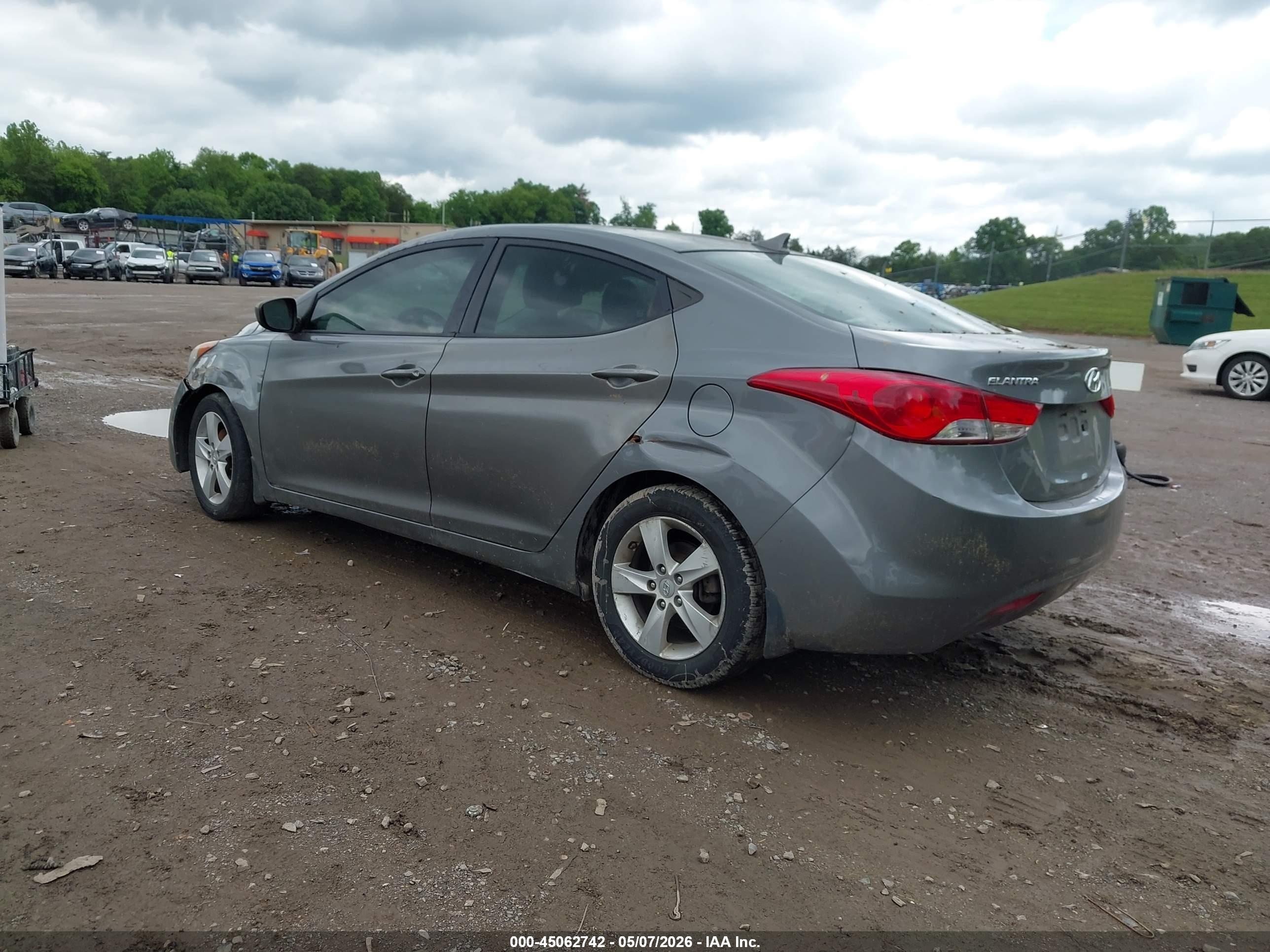 HYUNDAI ELANTRA image 3