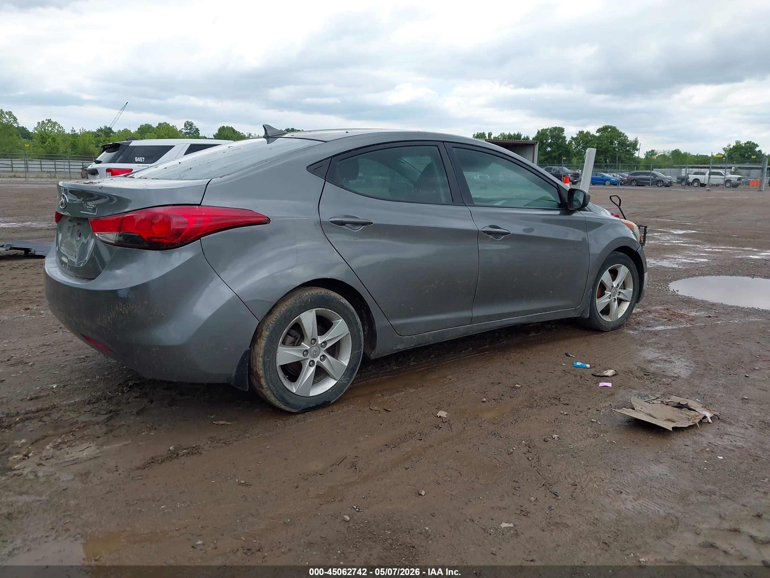 HYUNDAI ELANTRA image 4