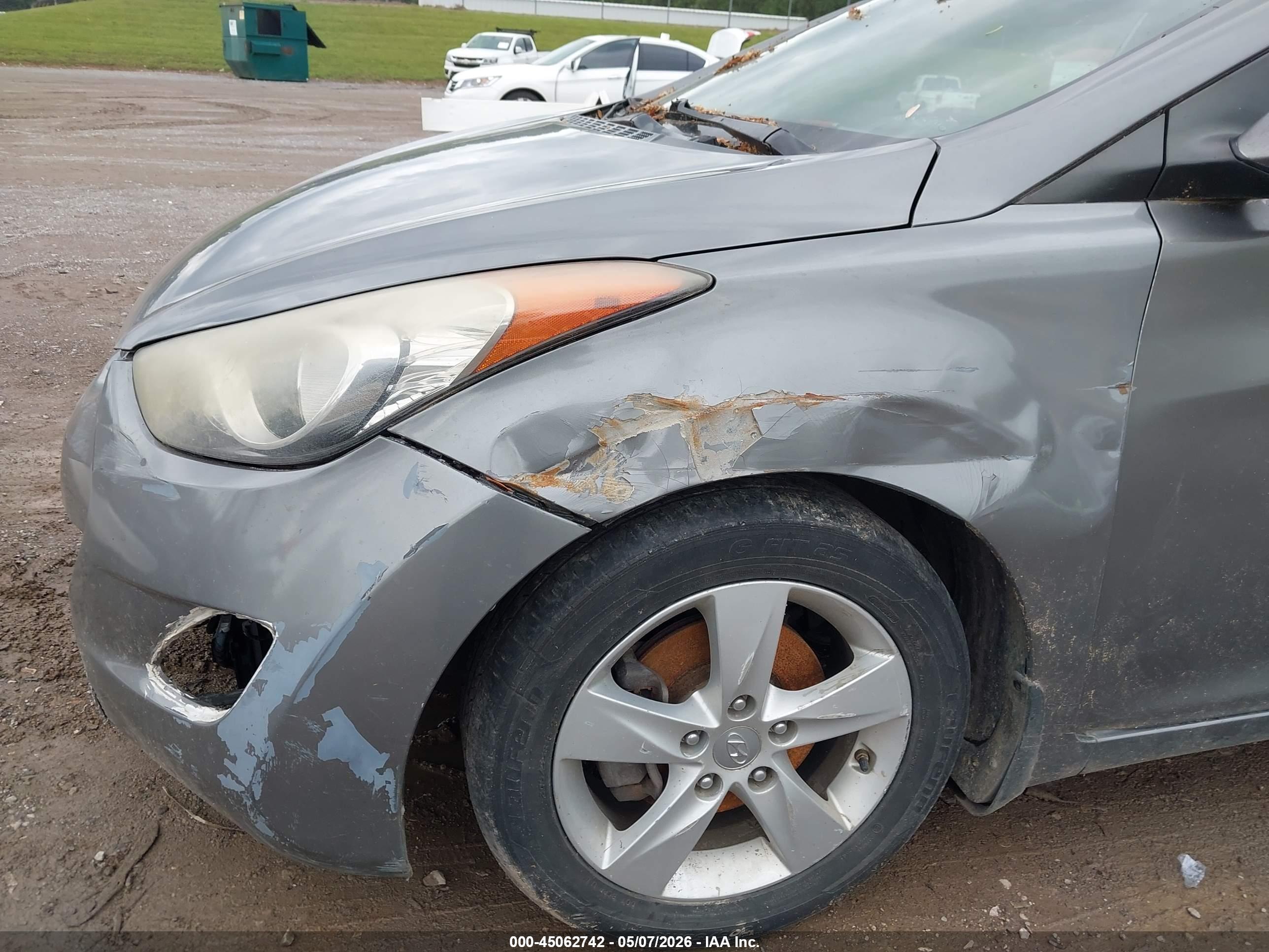 HYUNDAI ELANTRA image 6
