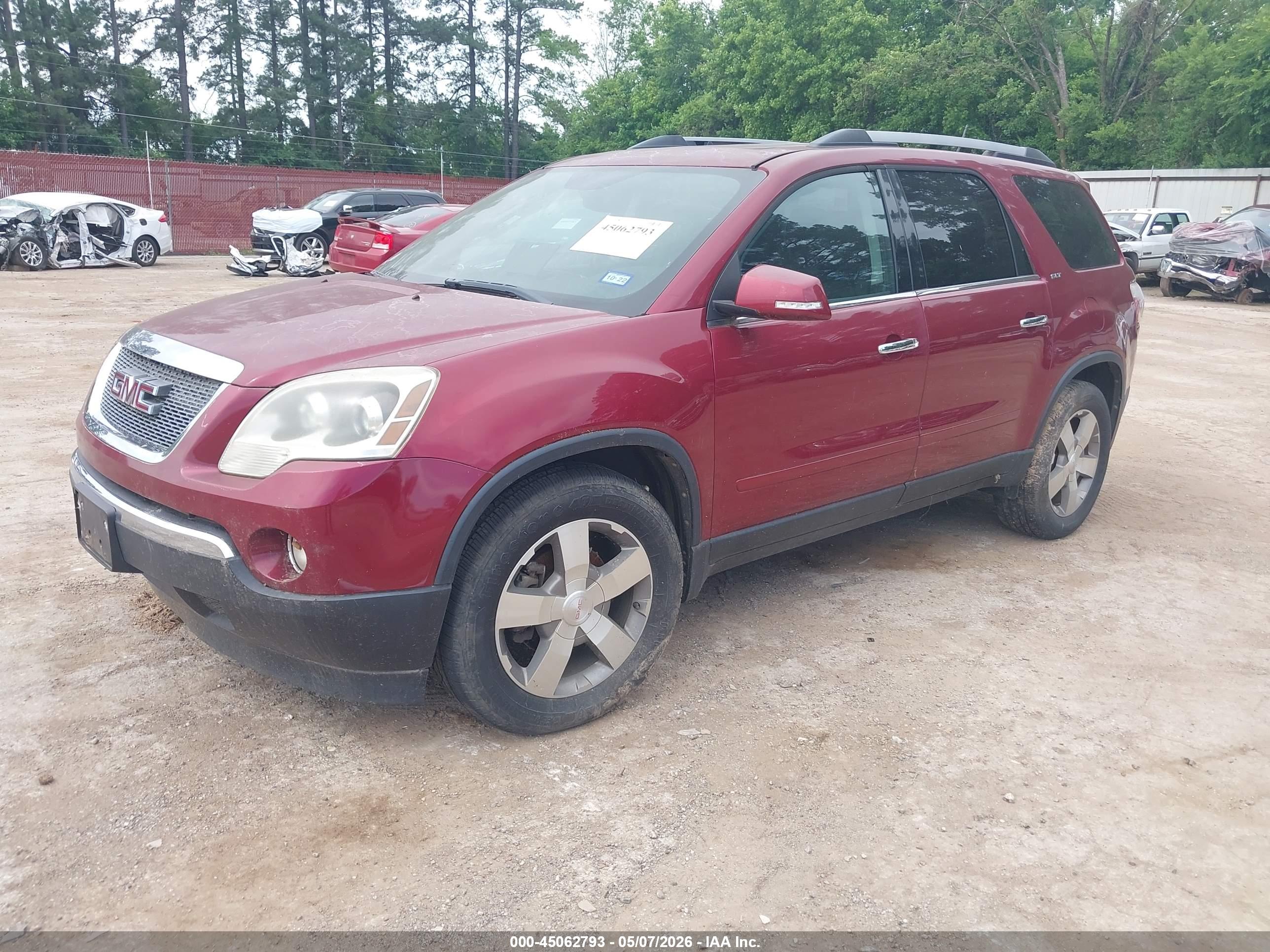 GMC ACADIA image 2
