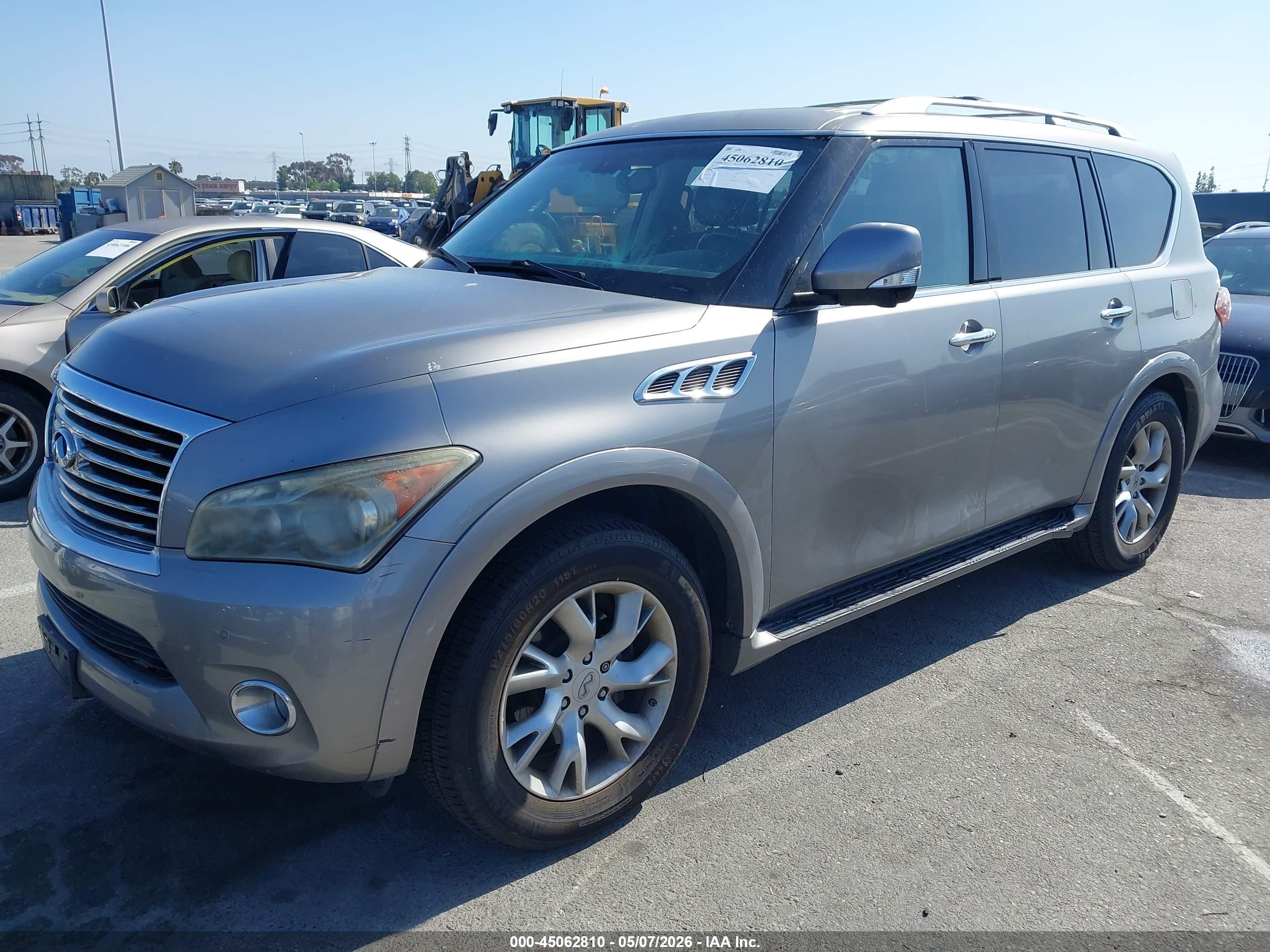 INFINITI QX56 image 2