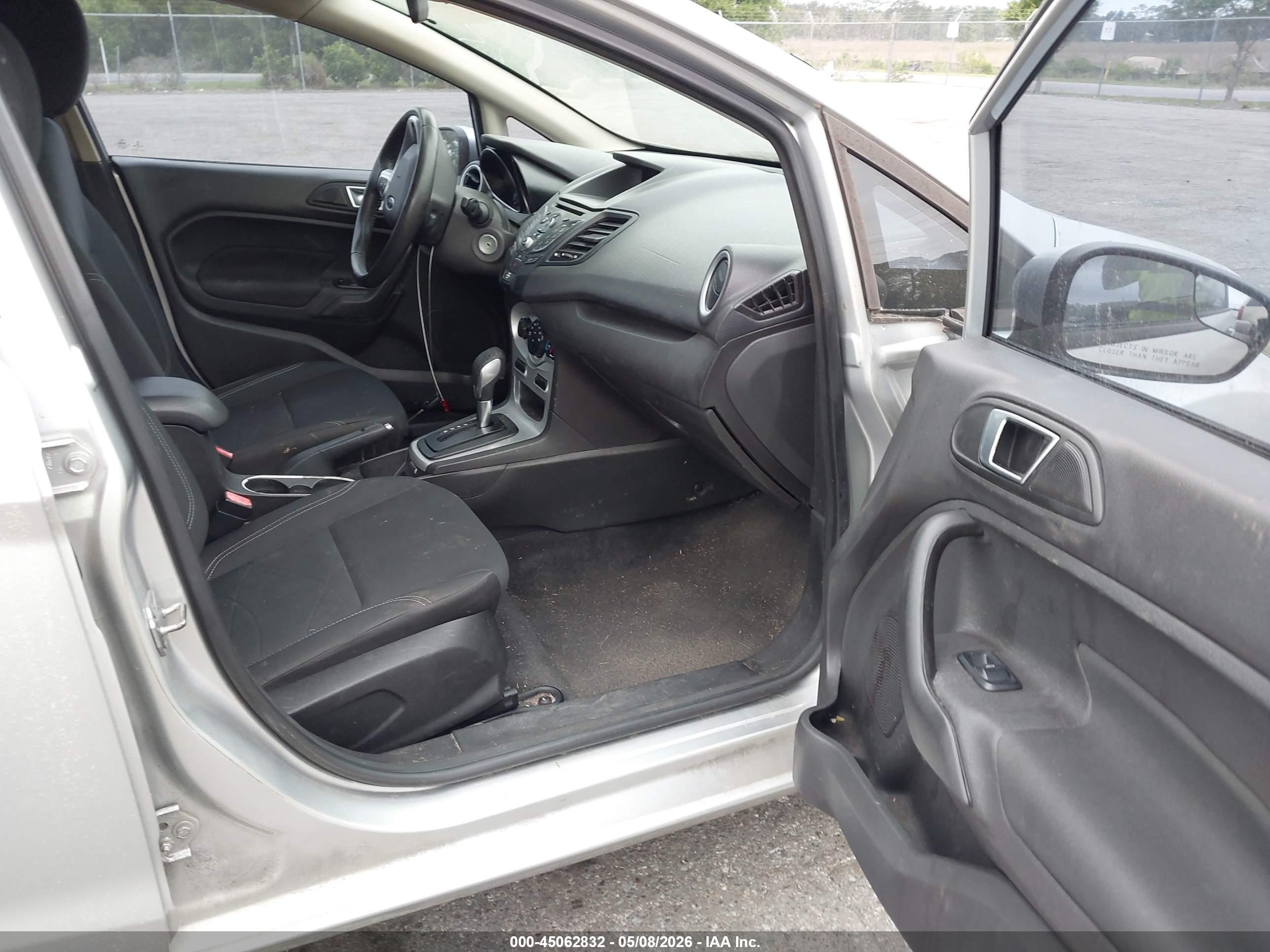 FORD FIESTA image 5