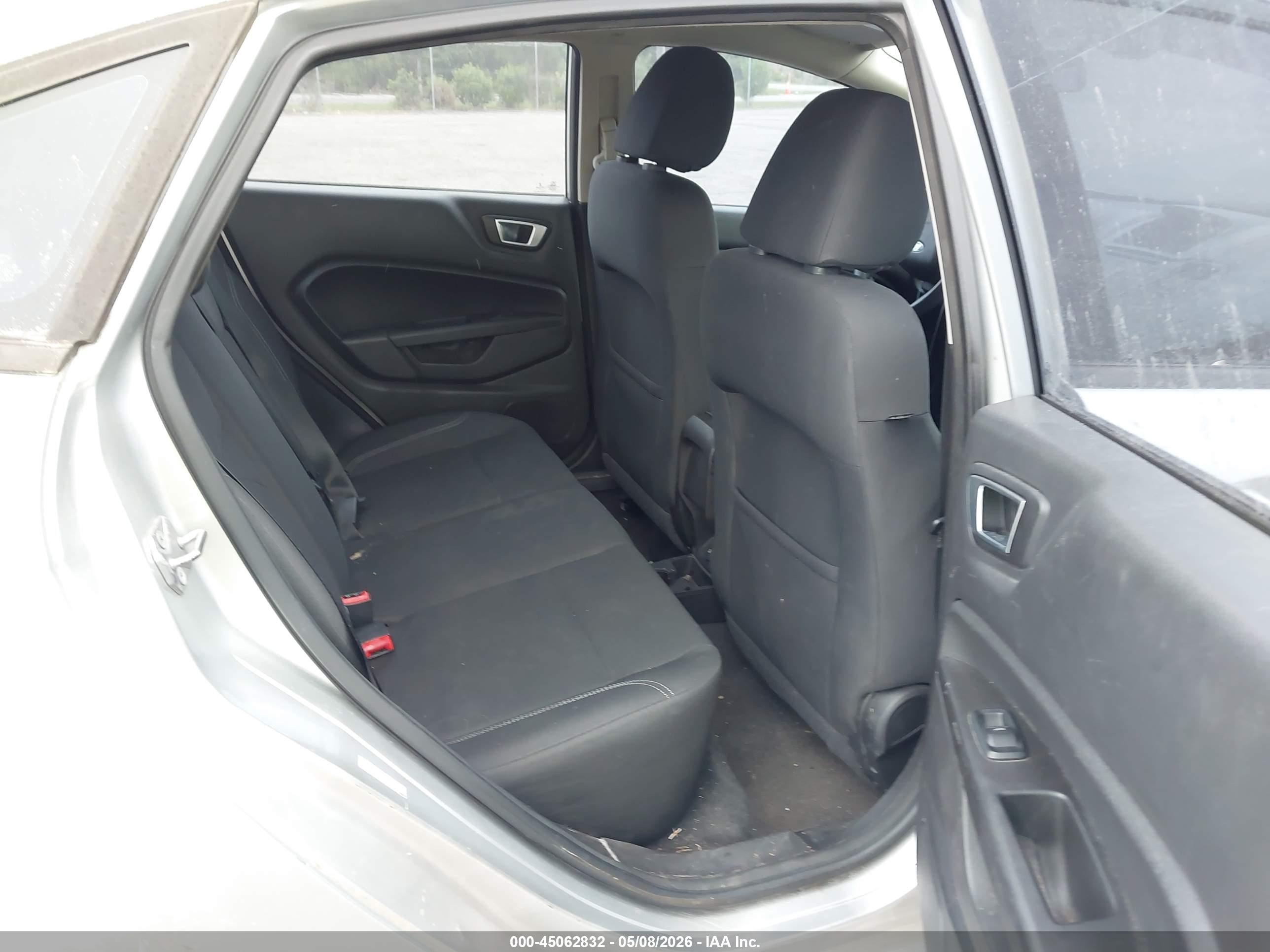 FORD FIESTA image 8