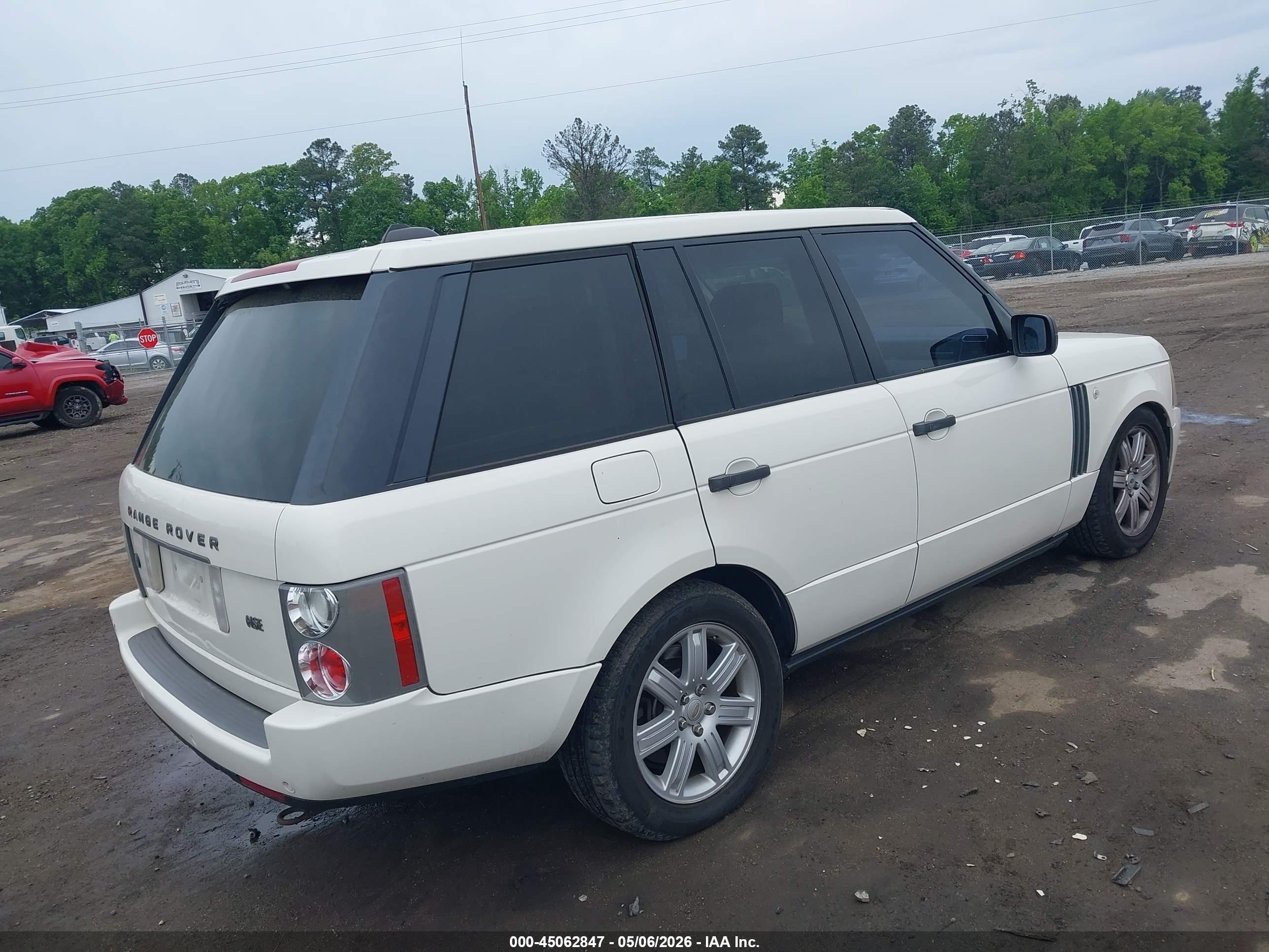 LAND ROVER image 4