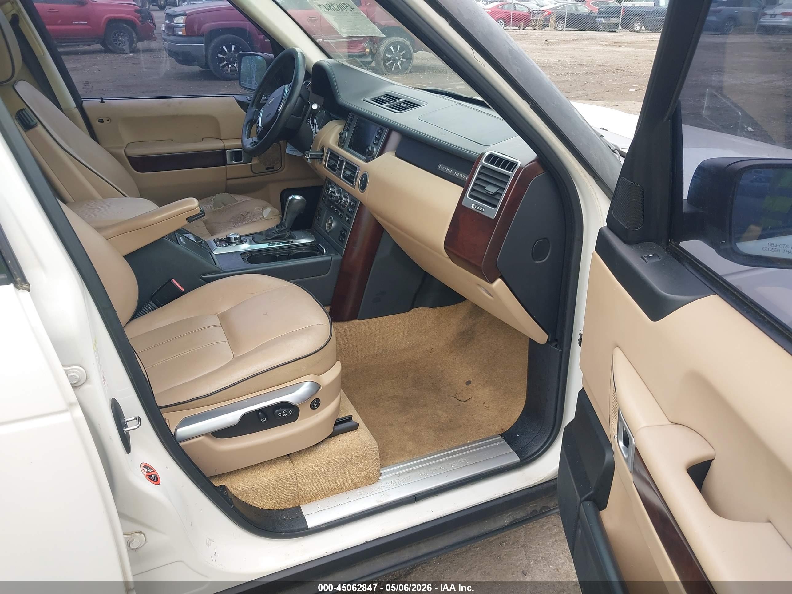 LAND ROVER image 5