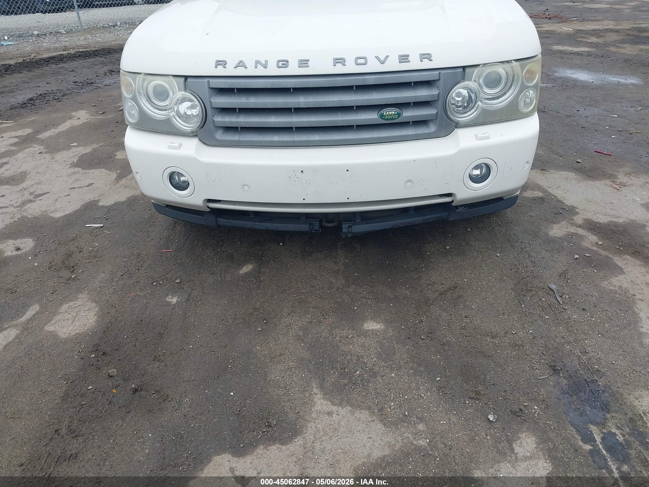 LAND ROVER image 6