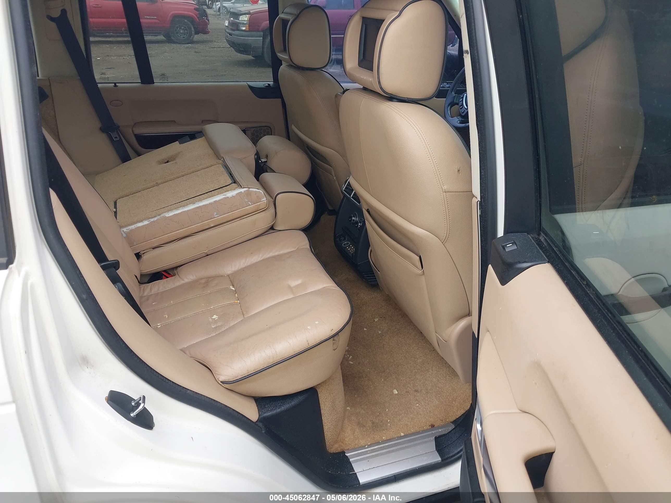 LAND ROVER image 8