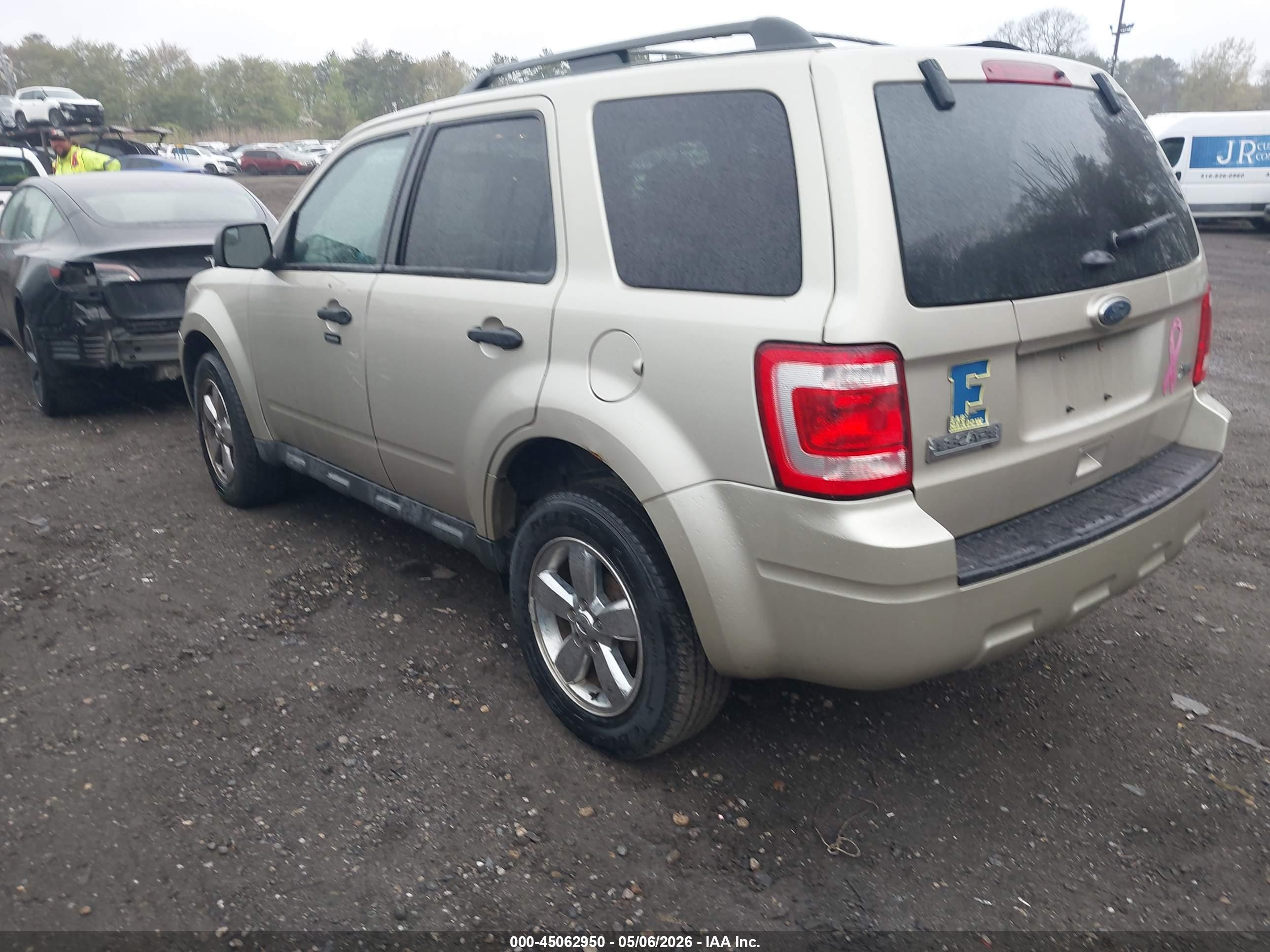 FORD ESCAPE image 3