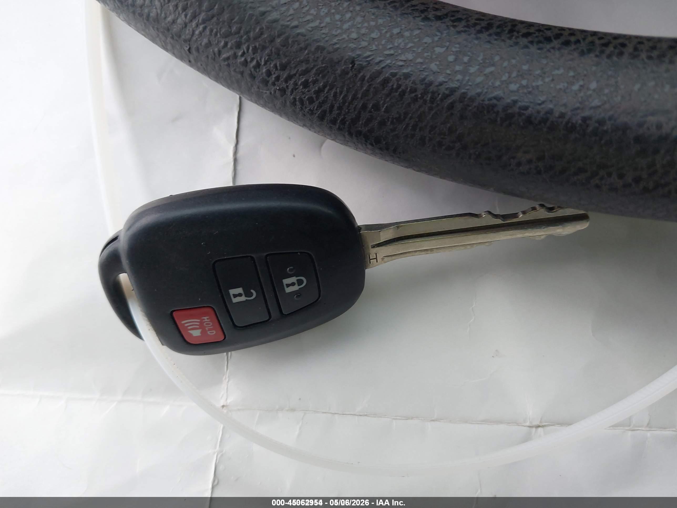 TOYOTA RAV4 image 11