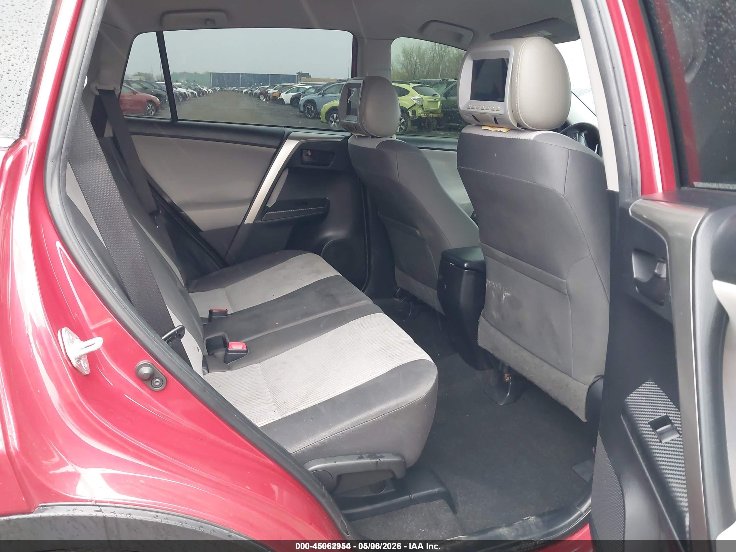 TOYOTA RAV4 image 8